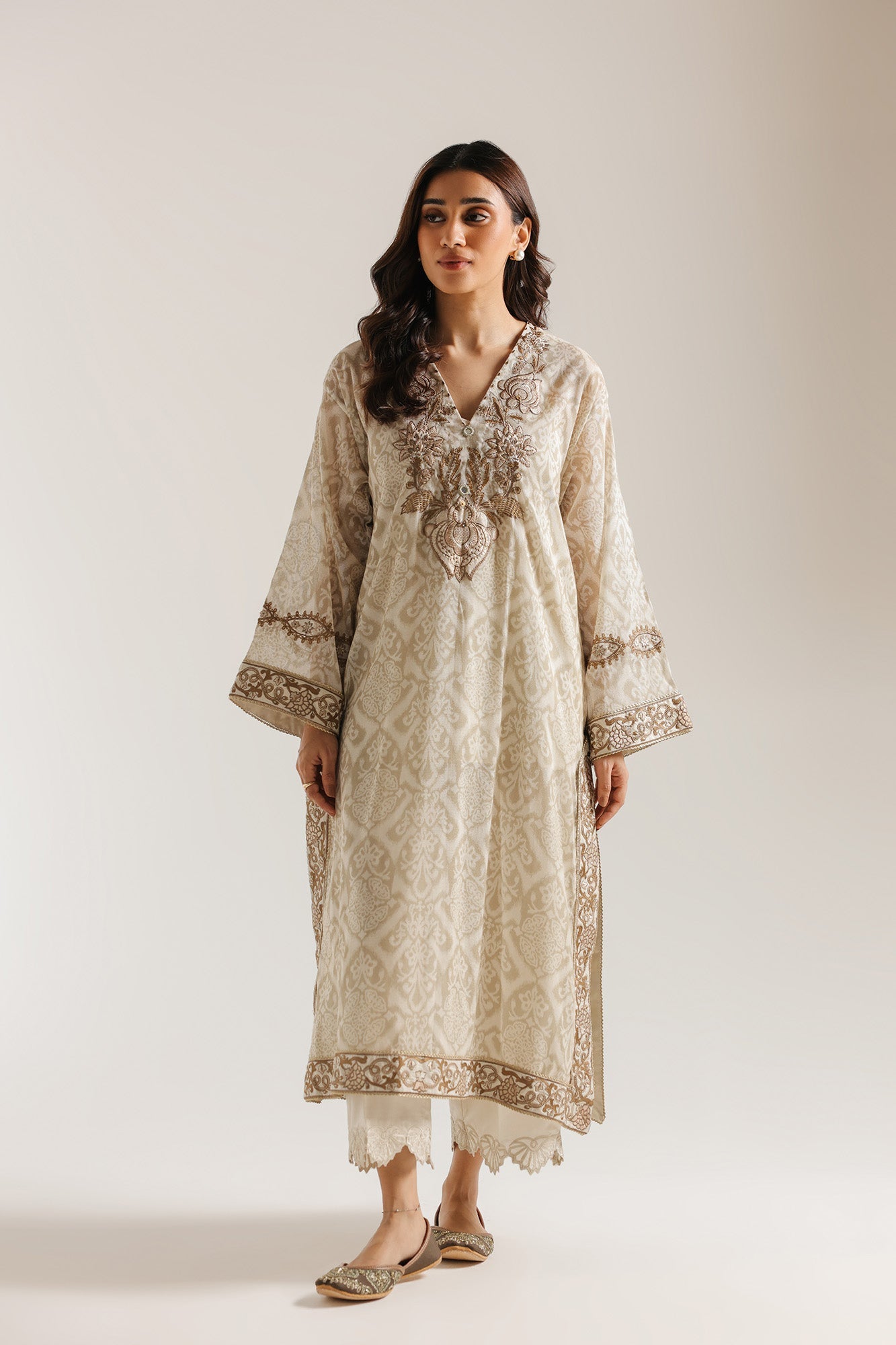 EMBROIDERED SUIT (E4002/103/817)
