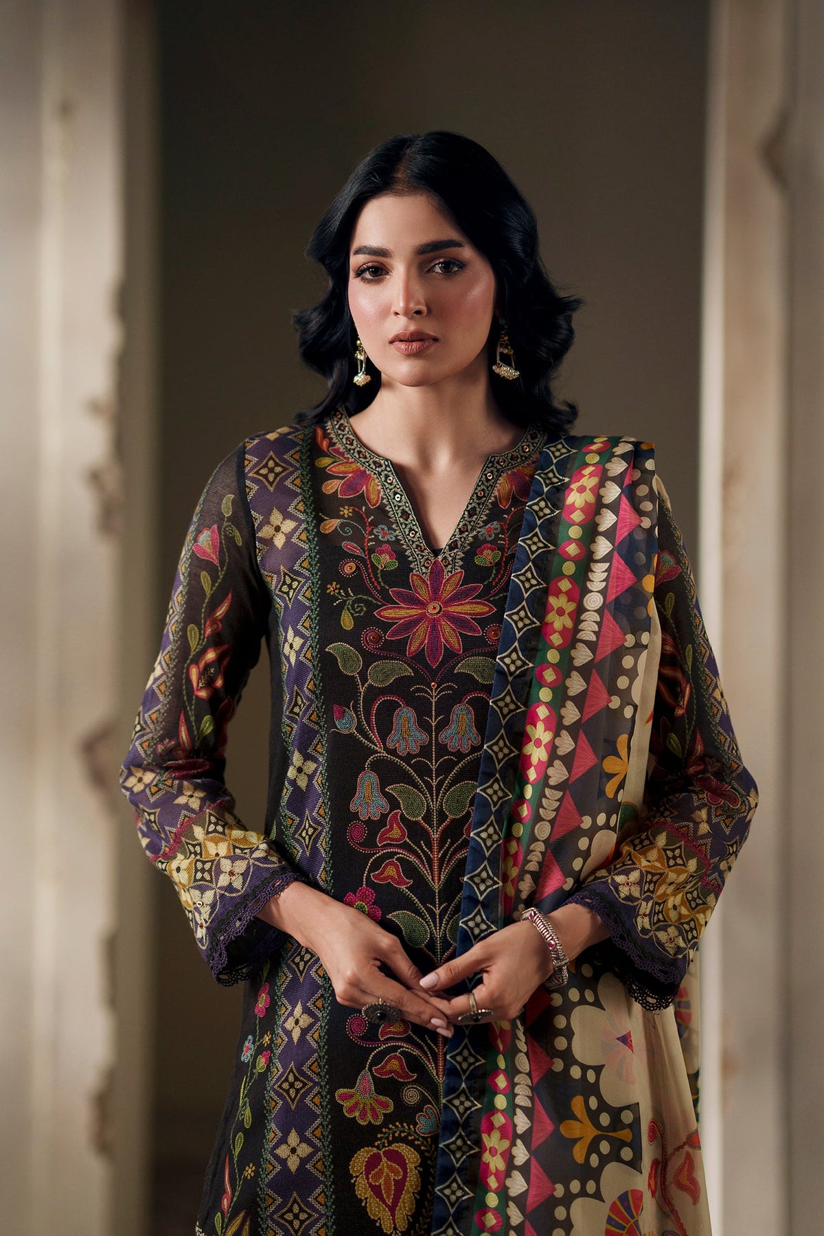 EMBROIDERED SUIT (E4004/103/902)