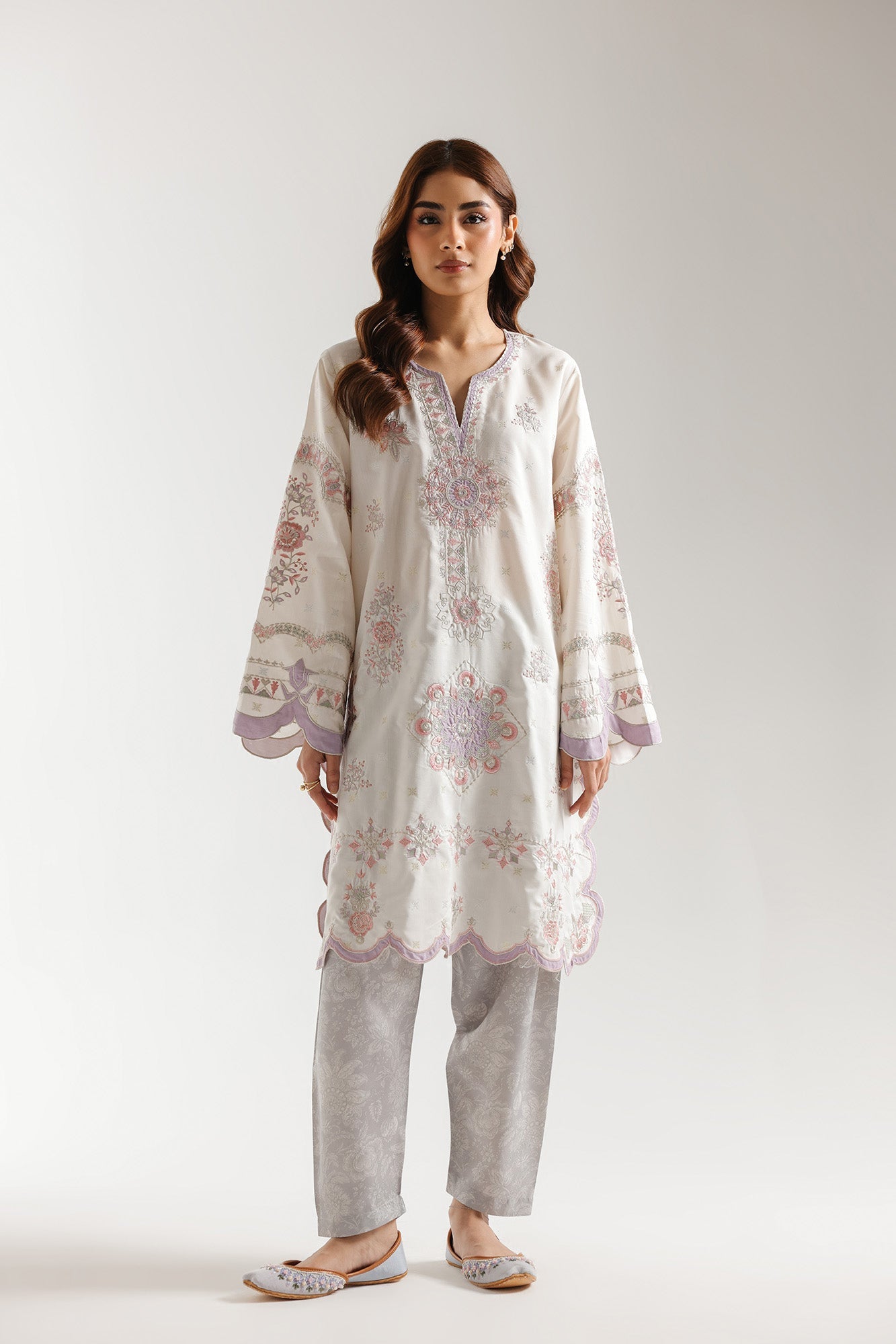 EMBROIDERED SUIT (E4007/103/914)