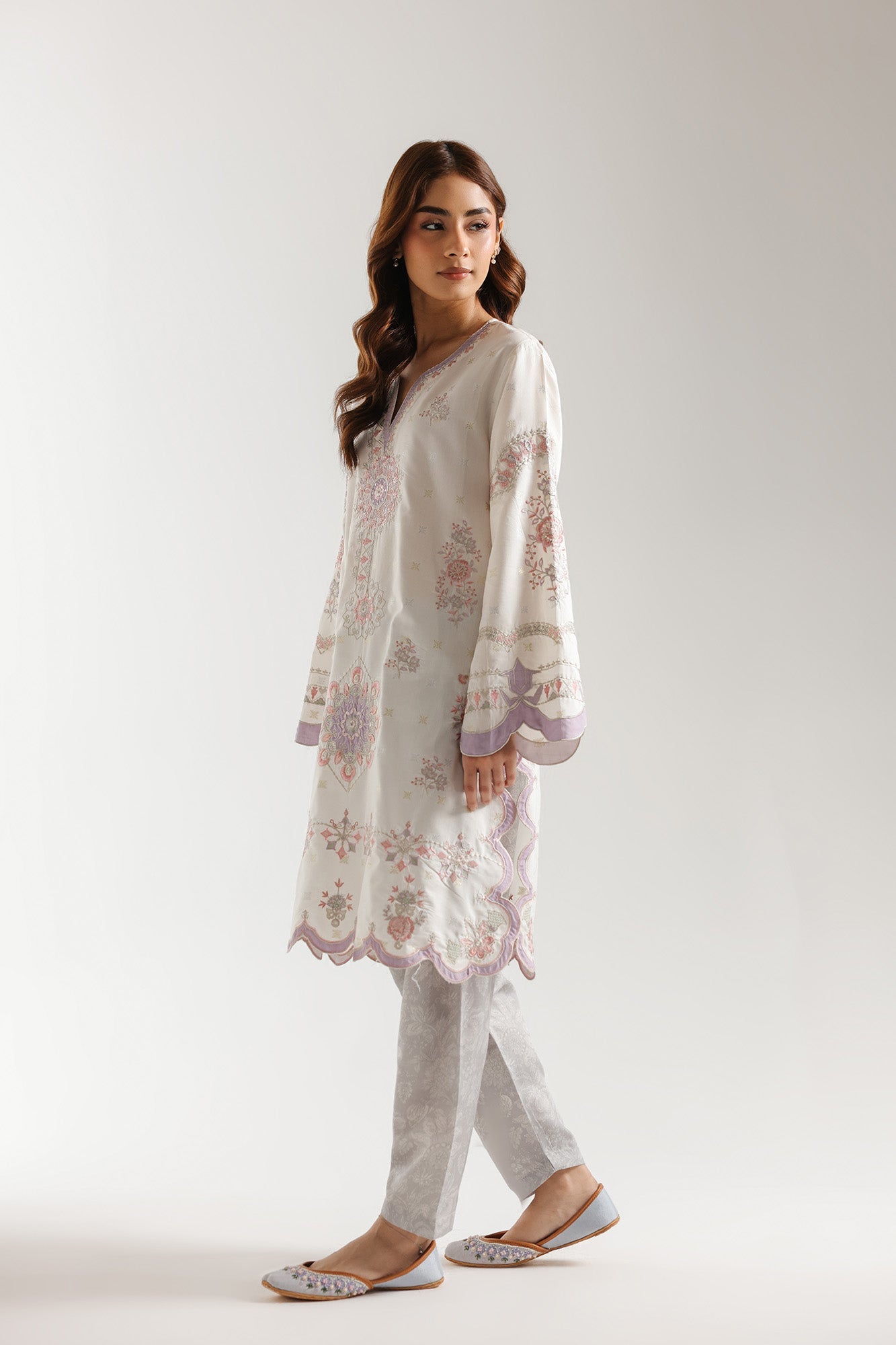 EMBROIDERED SUIT (E4007/103/914)