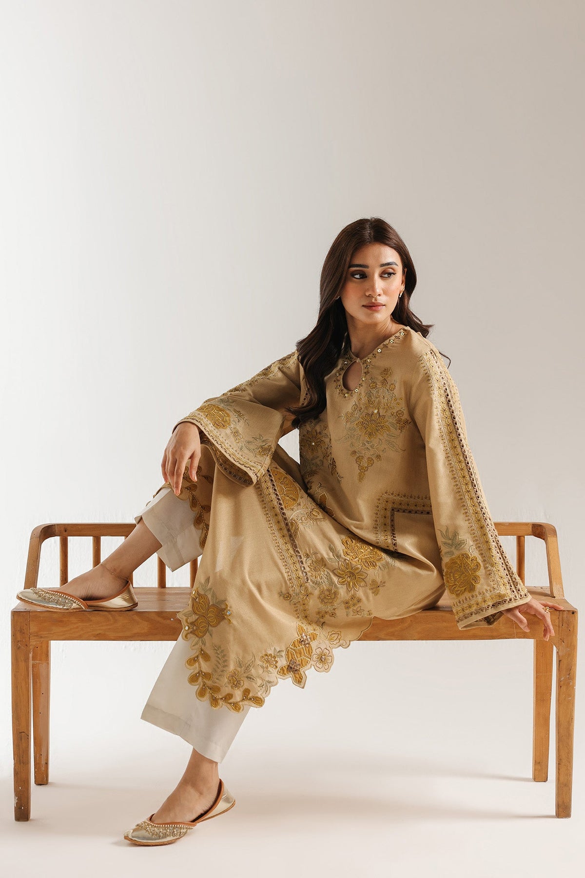 EMBROIDERED SUIT (E4023/103/114)