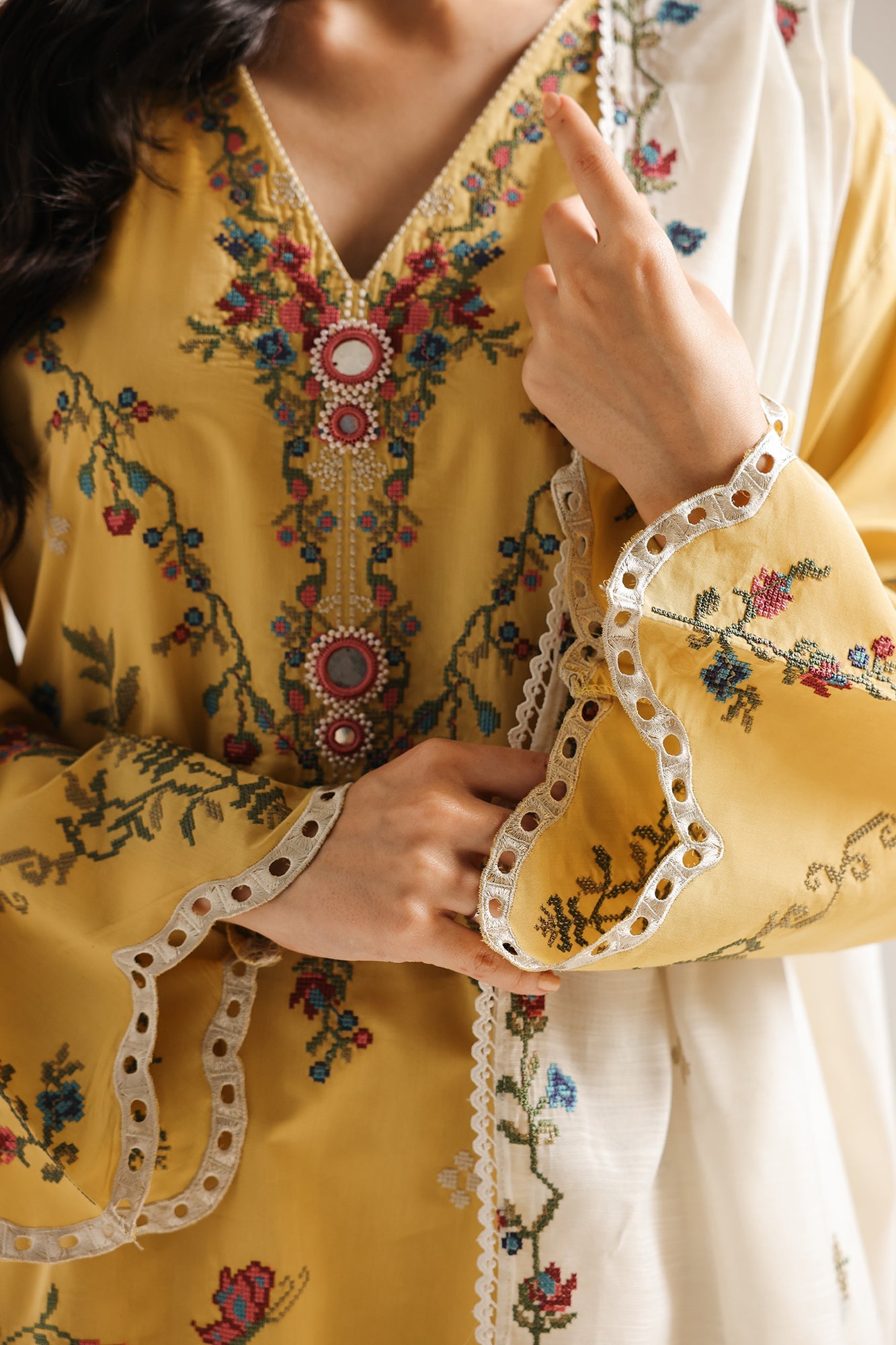 EMBROIDERED SUIT (E4024/103/108)
