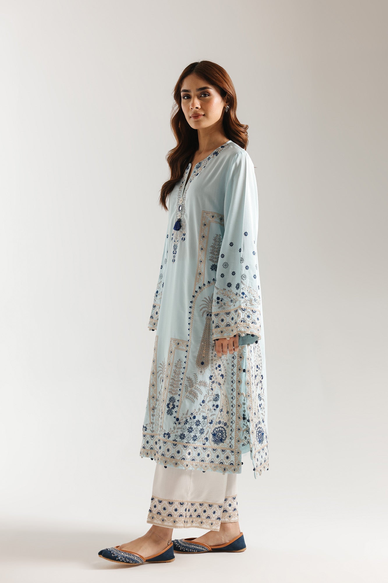 EMBROIDERED SUIT (E4051/103/636)