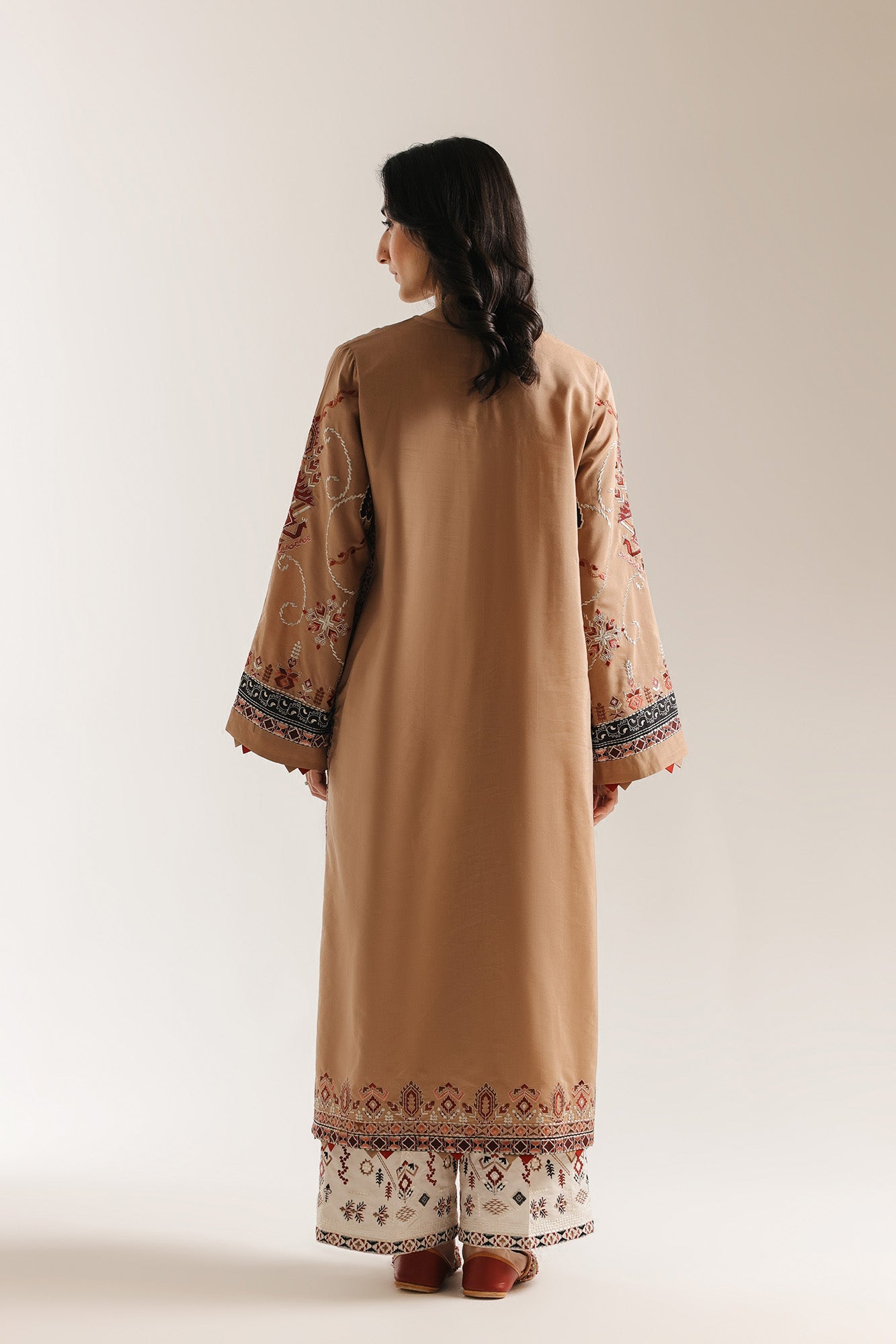 EMBROIDERED SUIT (E4068/103/804)