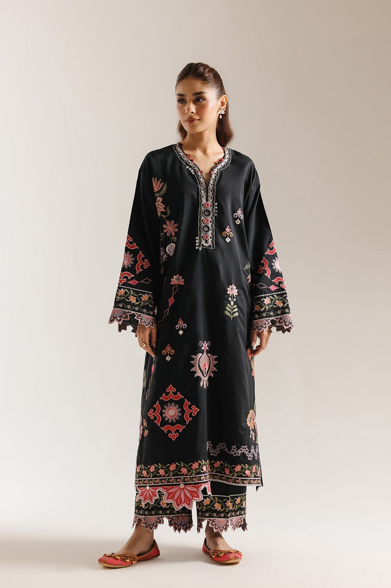 EMBROIDERED SUIT (E4073/103/902)