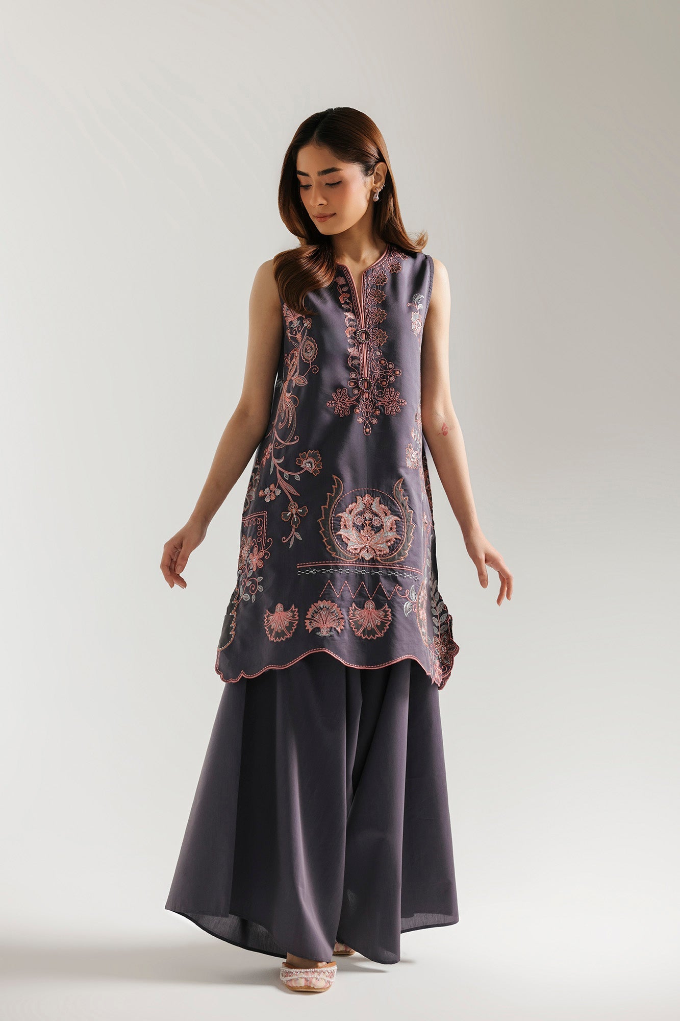 EMBROIDERED SUIT (E4082/103/621)