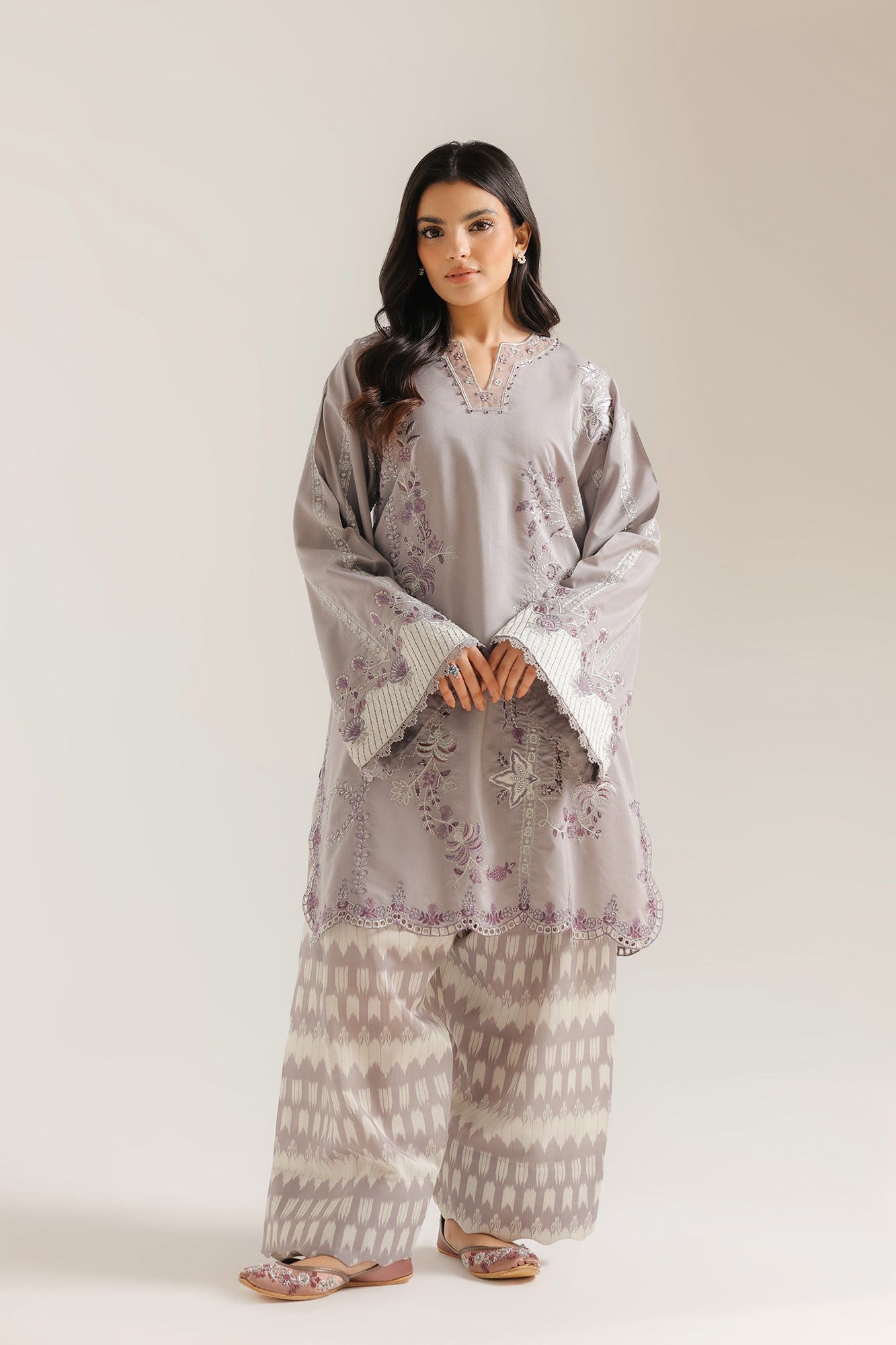 EMBROIDERED SUIT (E4090/103/514)