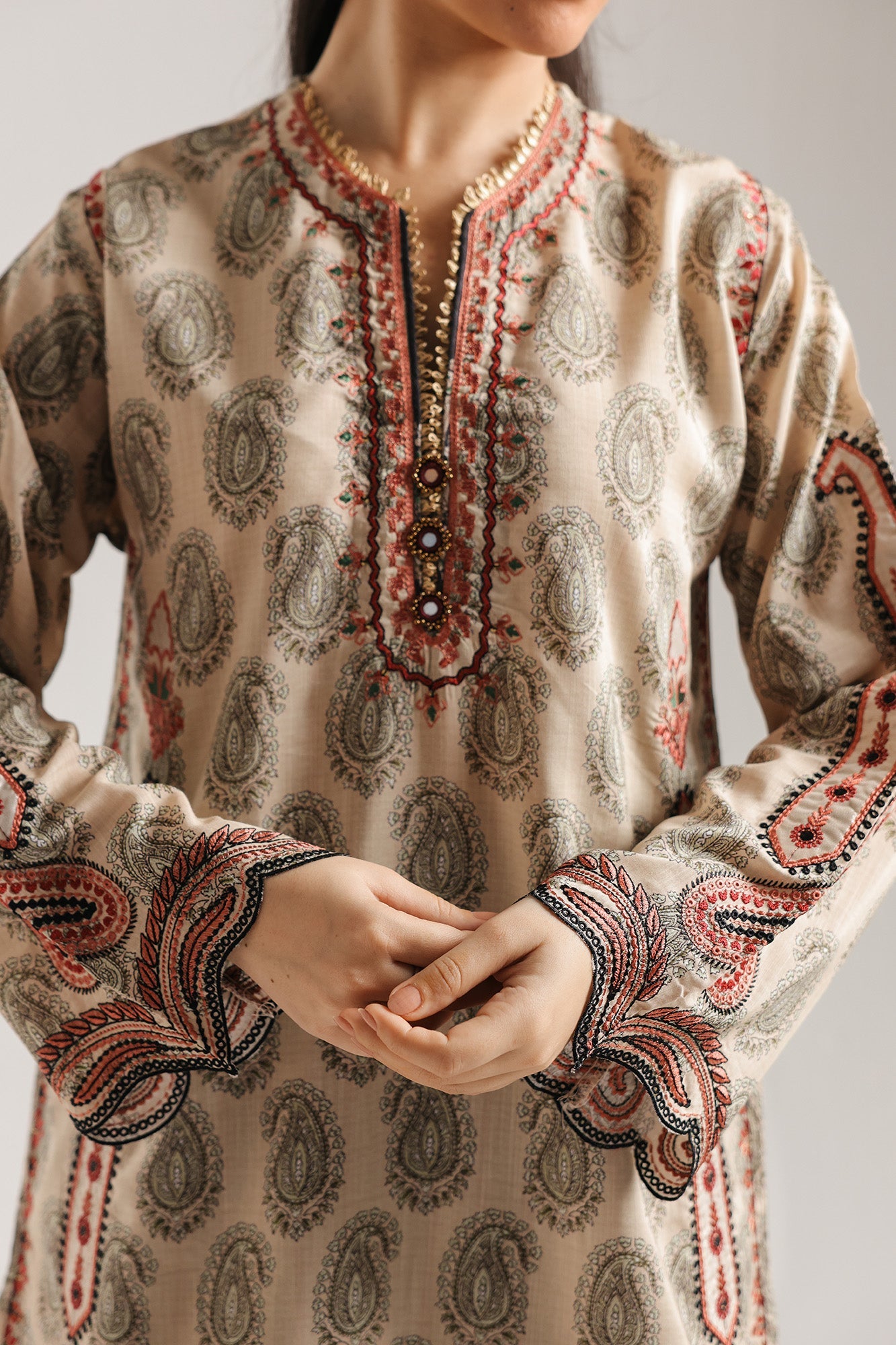 EMBROIDERED SUIT (E4093/103/007)