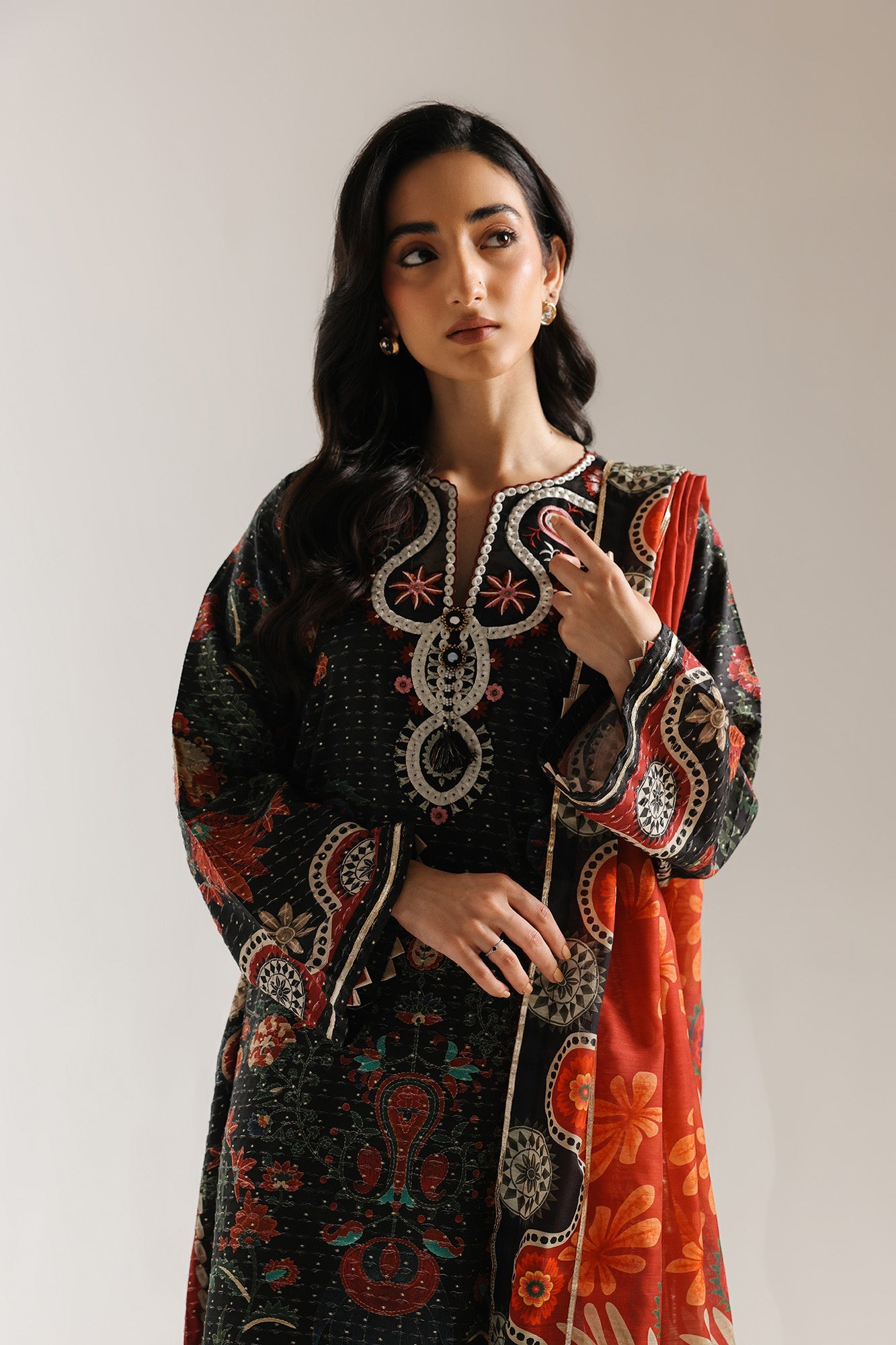 EMBROIDERED SUIT (E4105/103/902)