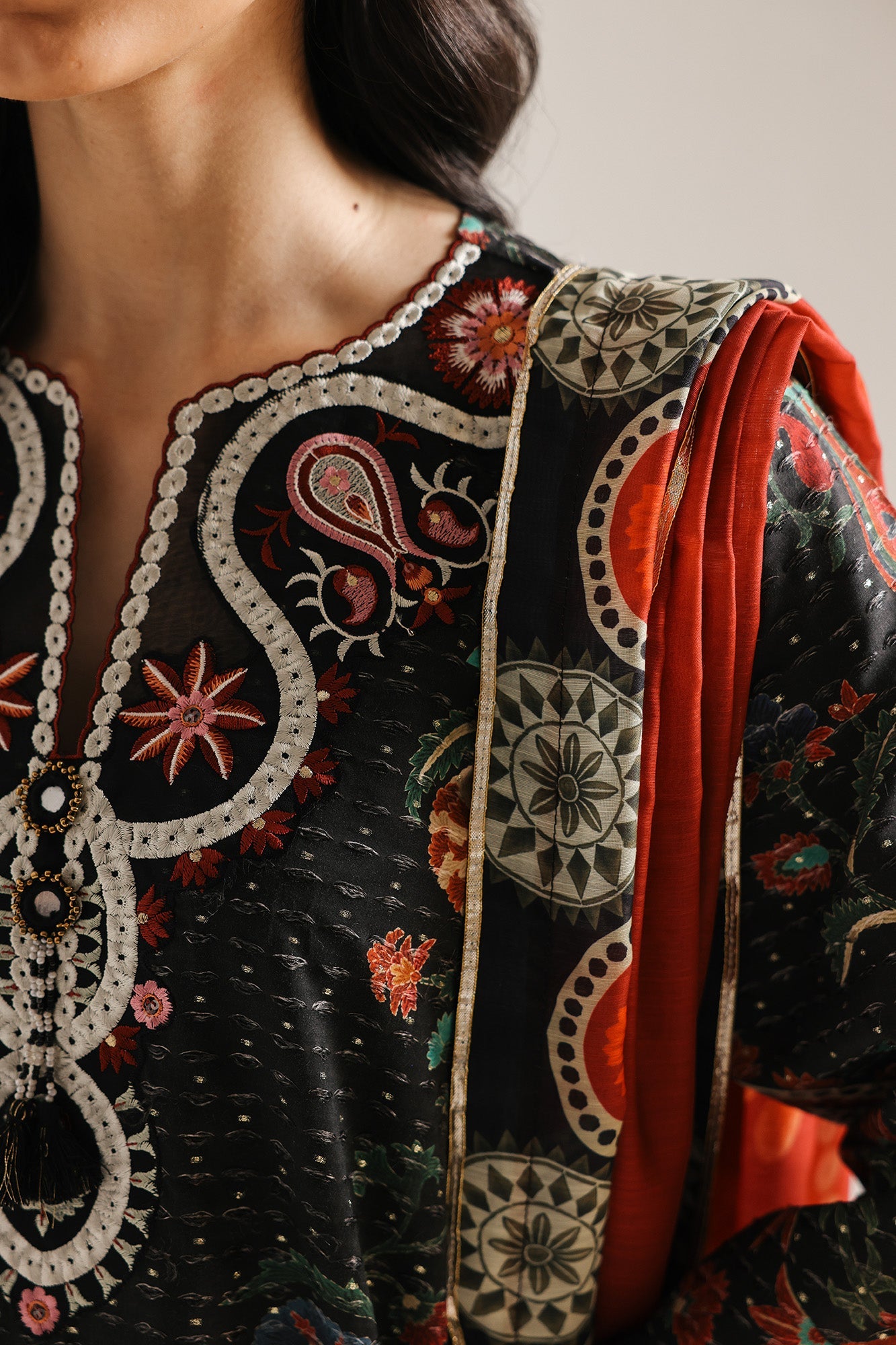 EMBROIDERED SUIT (E4105/103/902)
