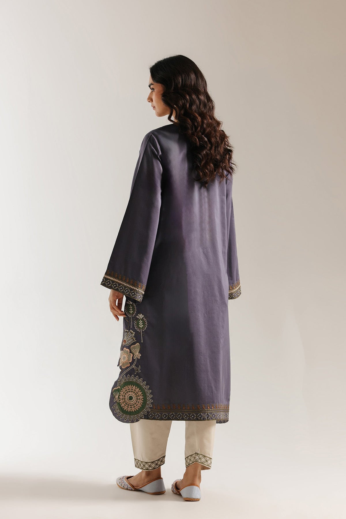 EMBROIDERED SUIT (E4123/103/904)
