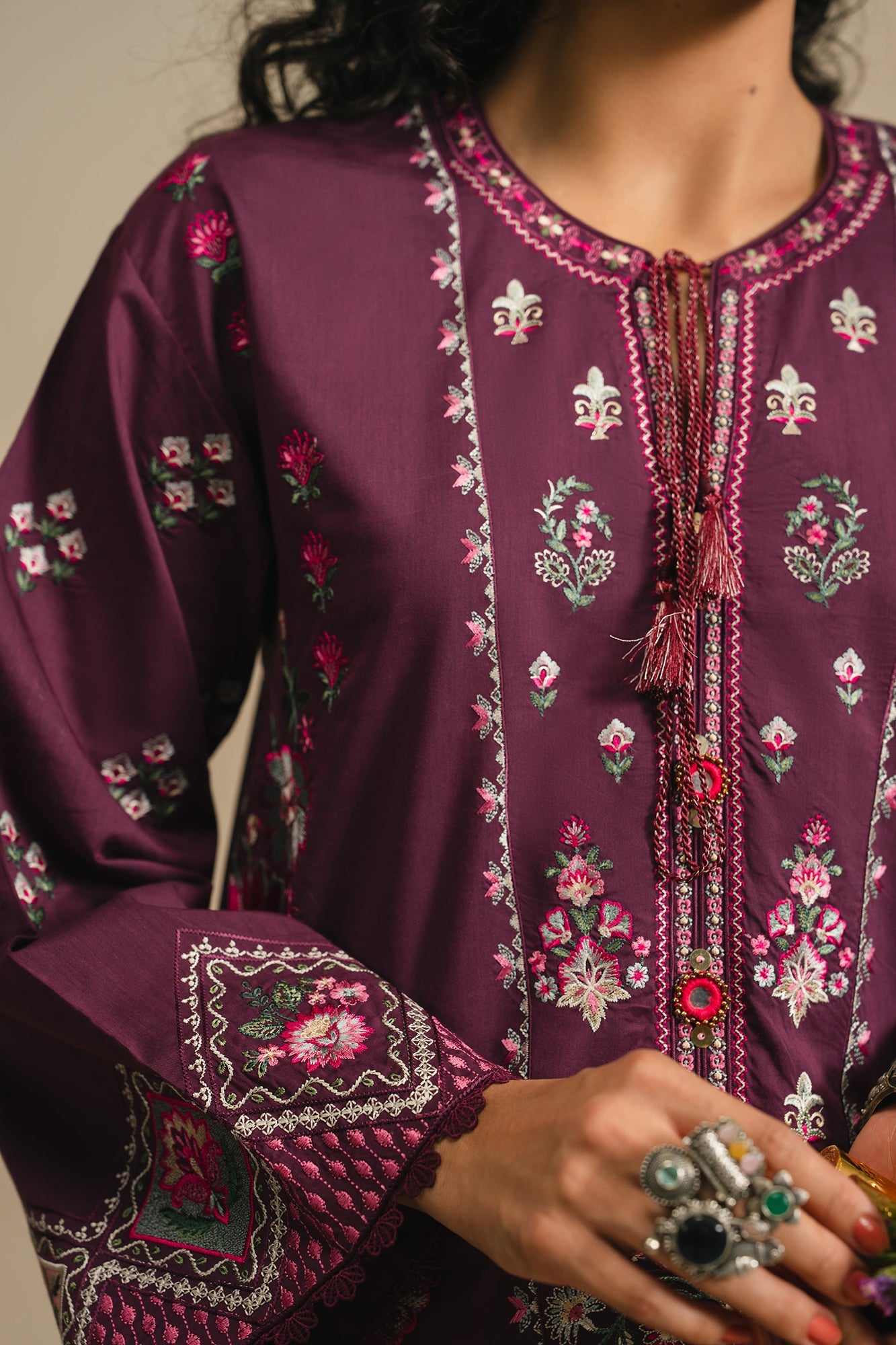 EMBROIDERED SUIT (E4125/103/516)
