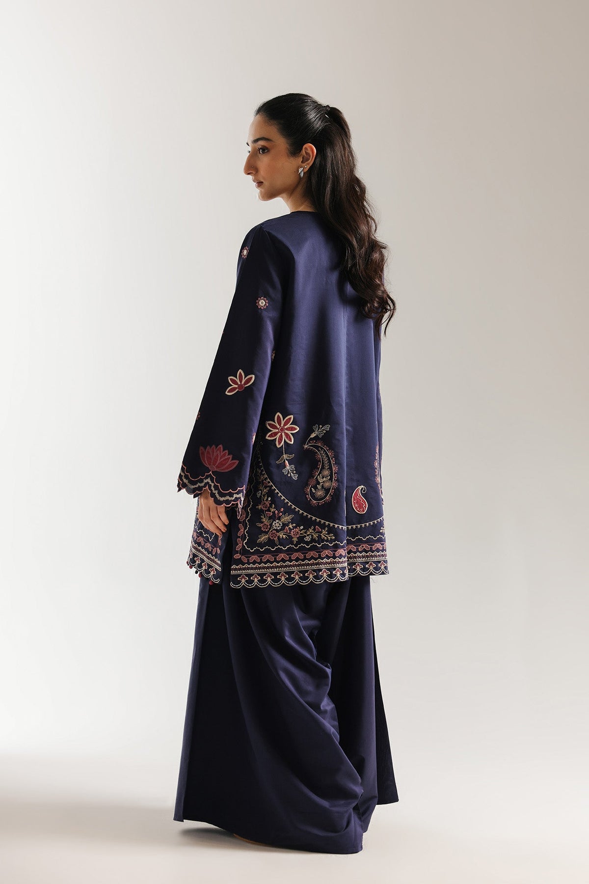 EMBROIDERED SUIT (E4131/103/618)