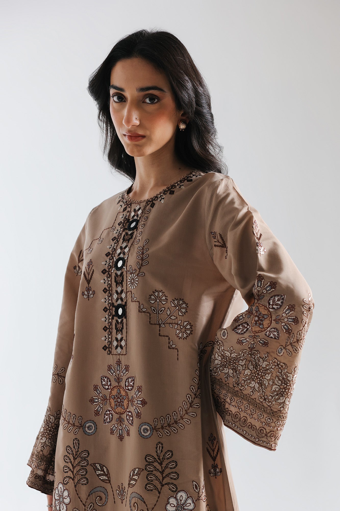 EMBROIDERED SUIT (E4134/103/815)