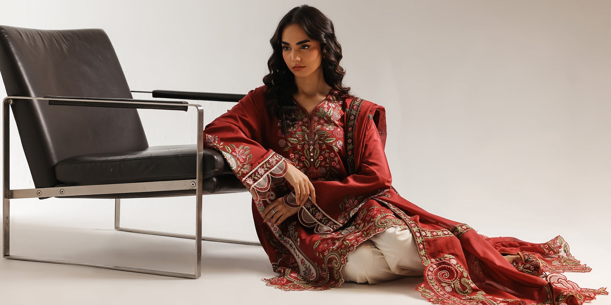 EMBROIDERED SUIT (E4137/103/414)