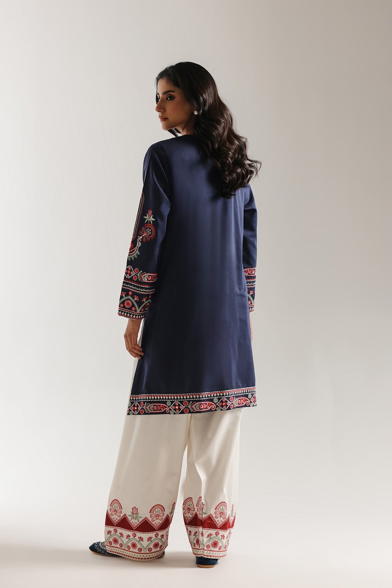 EMBROIDERED SUIT (E4139/103/619)