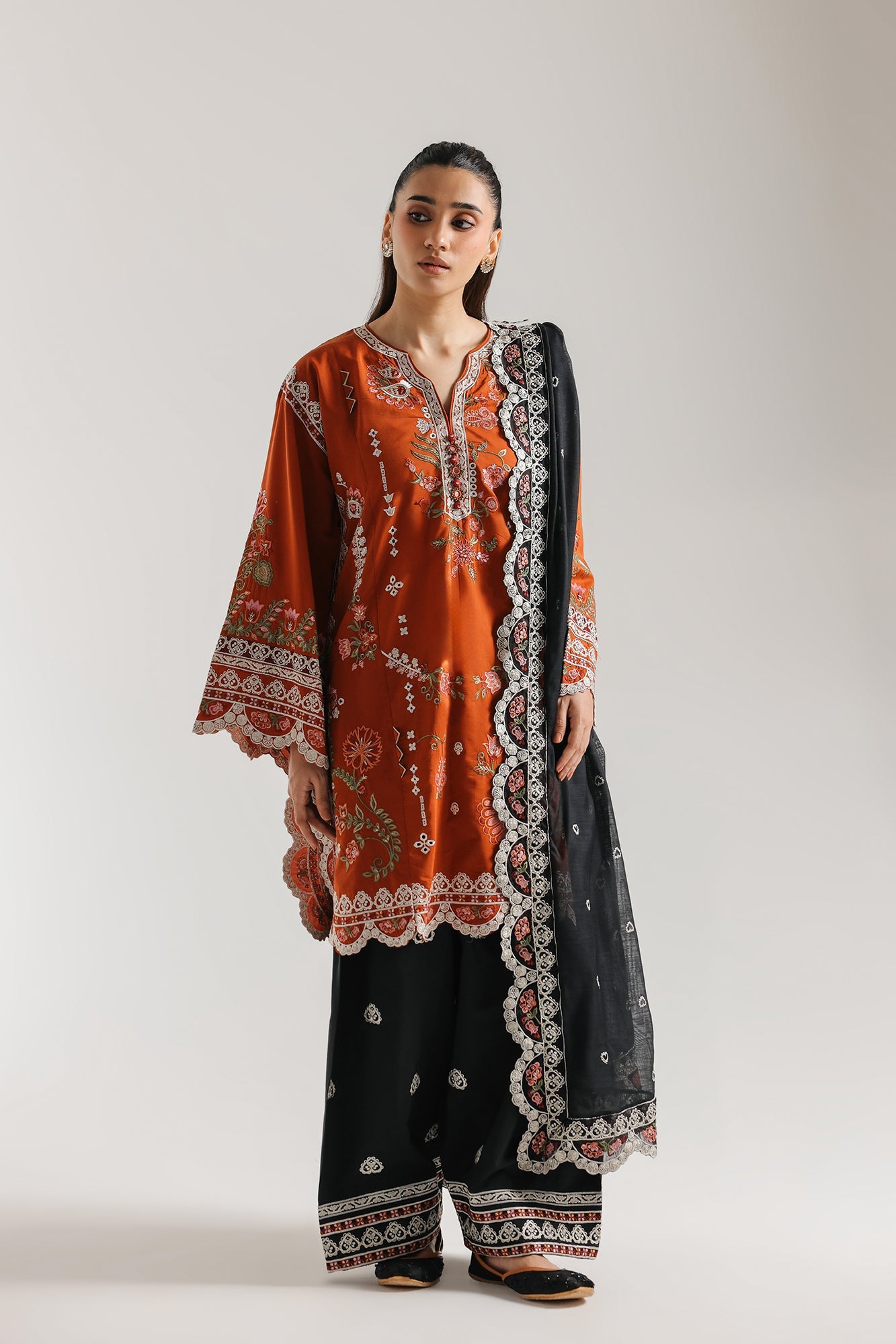 EMBROIDERED SUIT (E4141/103/204)