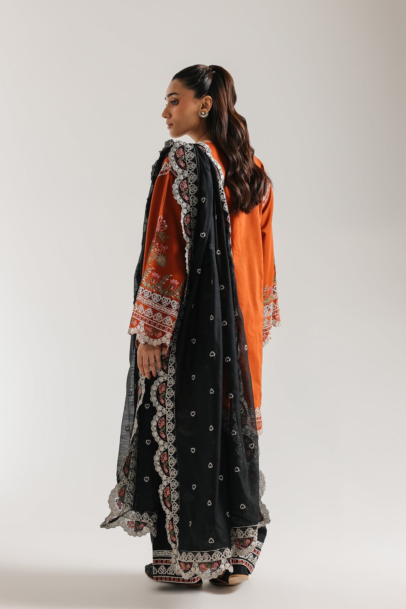 EMBROIDERED SUIT (E4141/103/204)