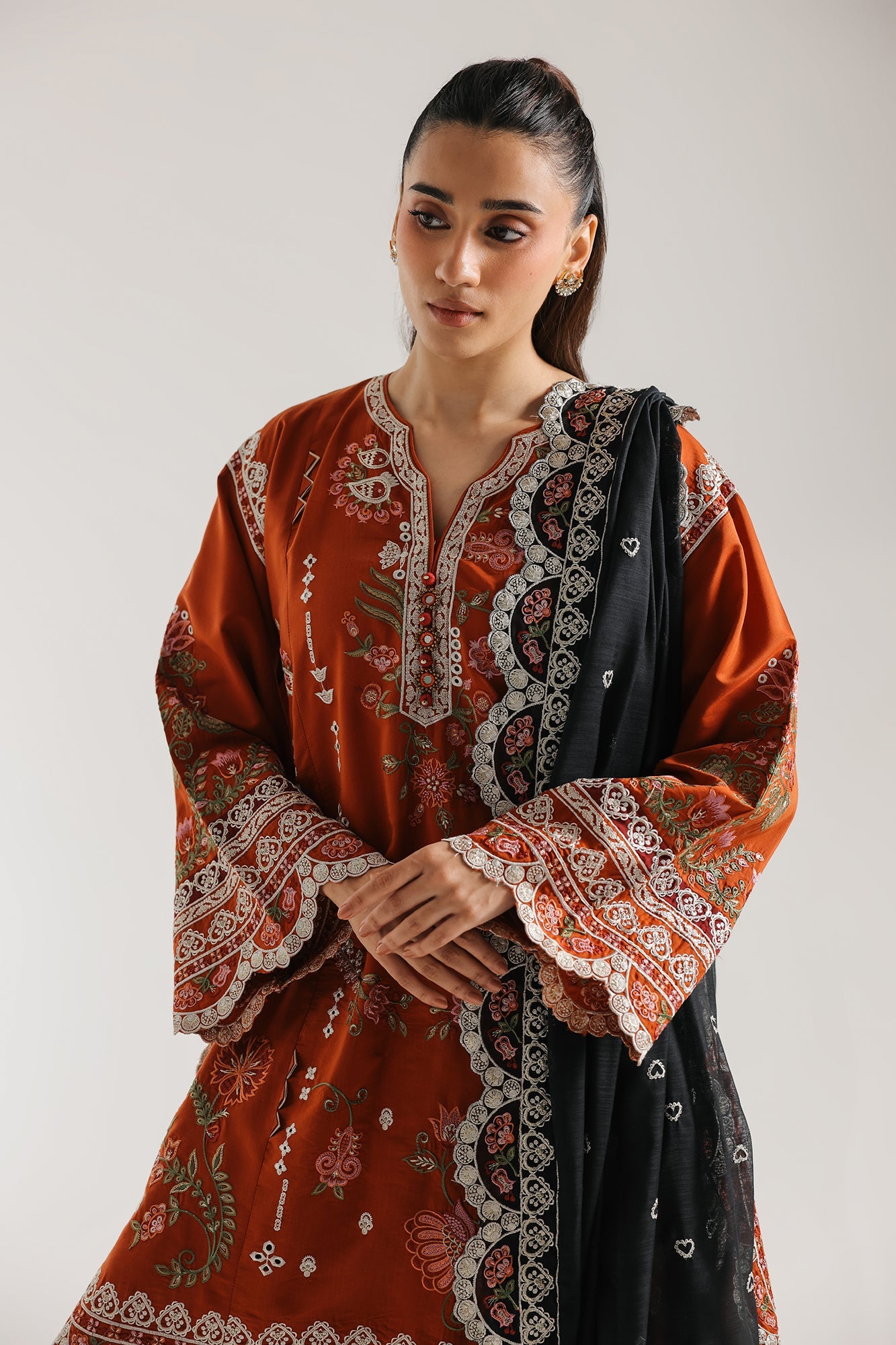 EMBROIDERED SUIT (E4141/103/204)
