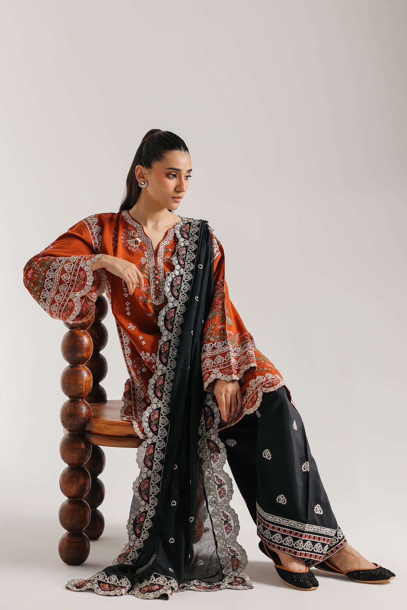 EMBROIDERED SUIT (E4141/103/204)