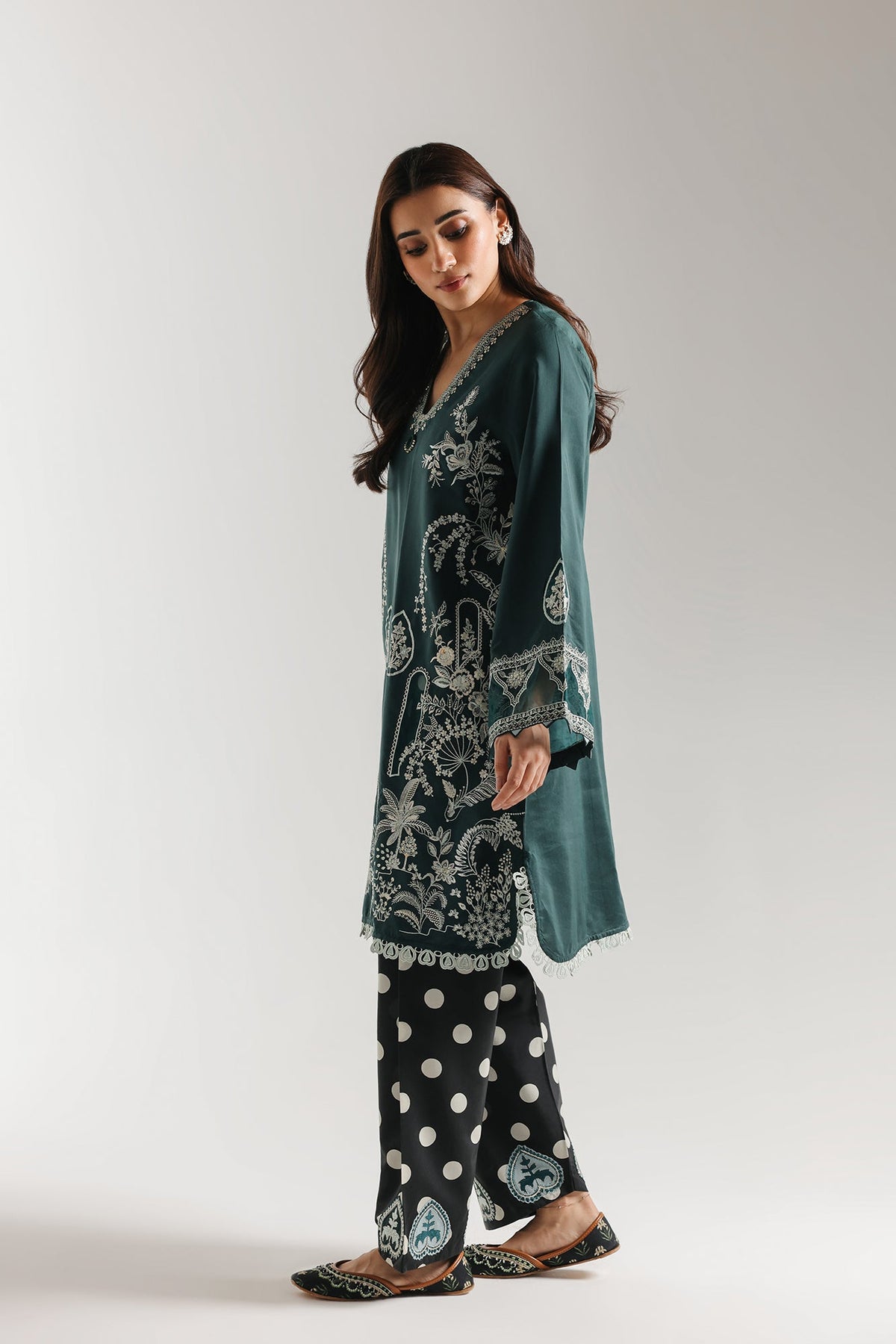 EMBROIDERED SUIT (E4147/103/704)
