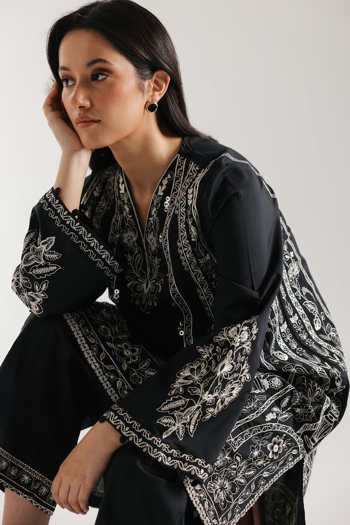 EMBROIDERED SUIT (E4148/103/902)