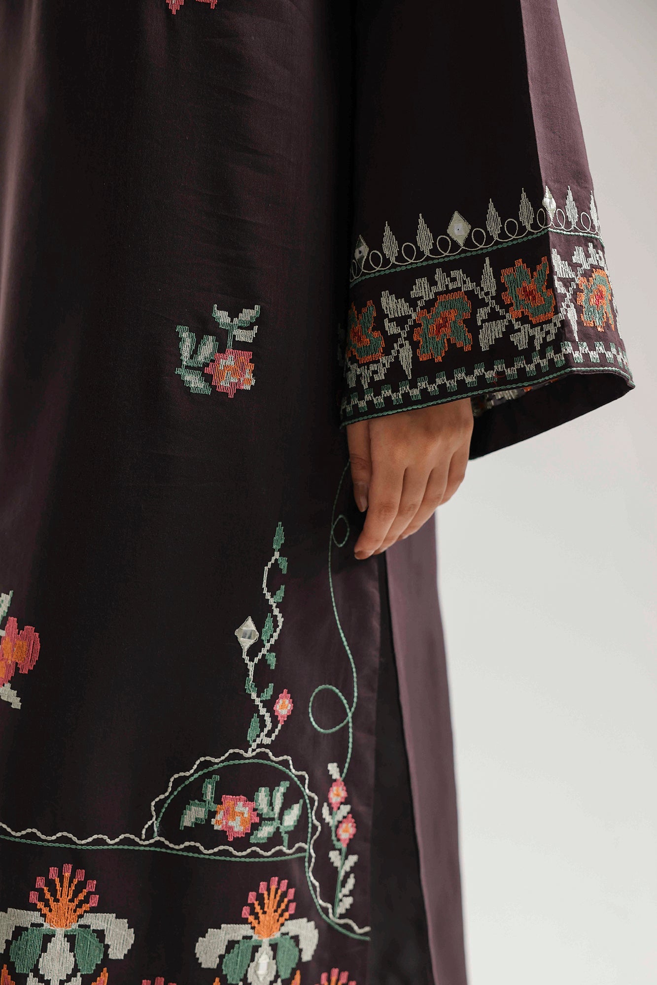 EMBROIDERED SUIT (E4160/103/517)