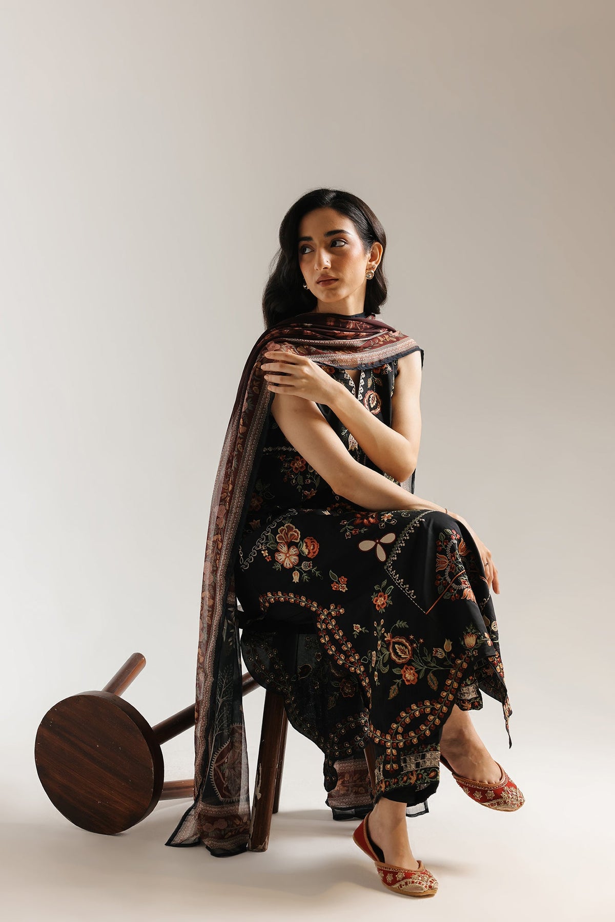 EMBROIDERED SUIT (E4163/103/901)