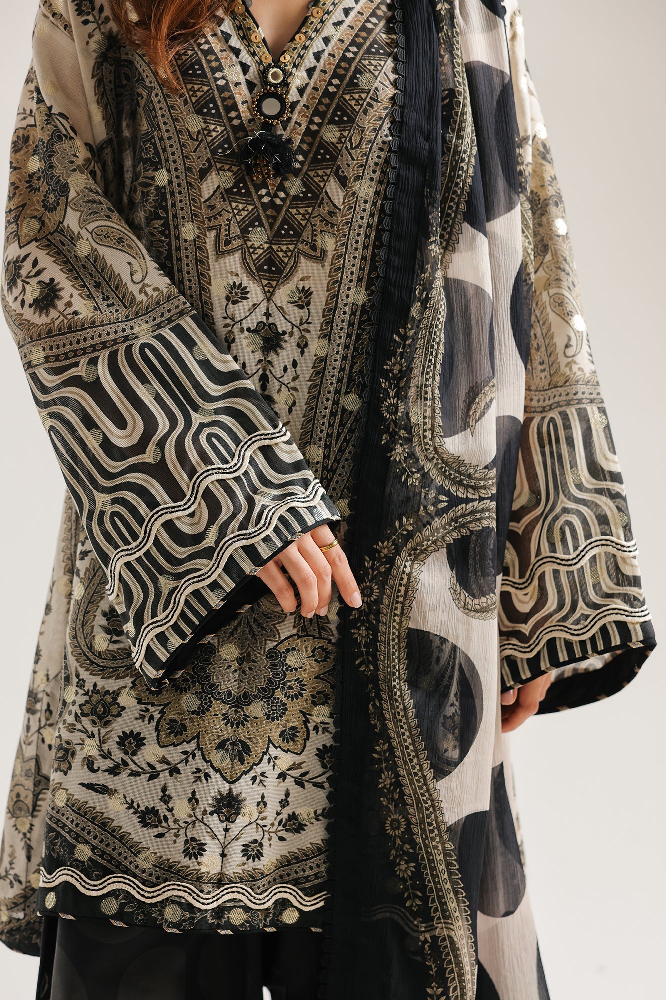 EMBROIDERED SUIT (E4185/103/003)