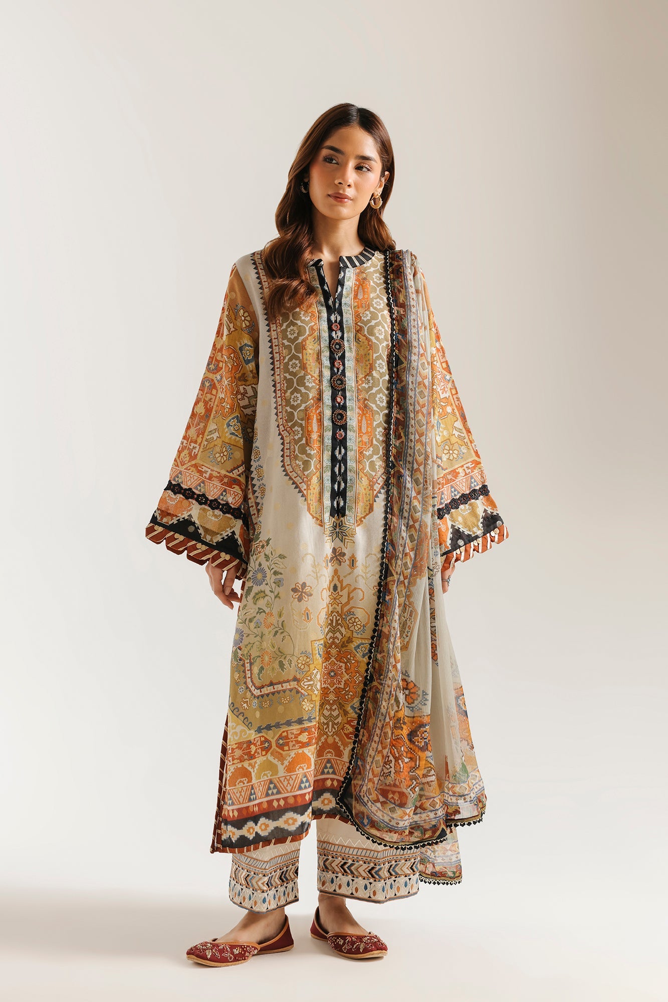 EMBROIDERED SUIT (E4188/103/004)