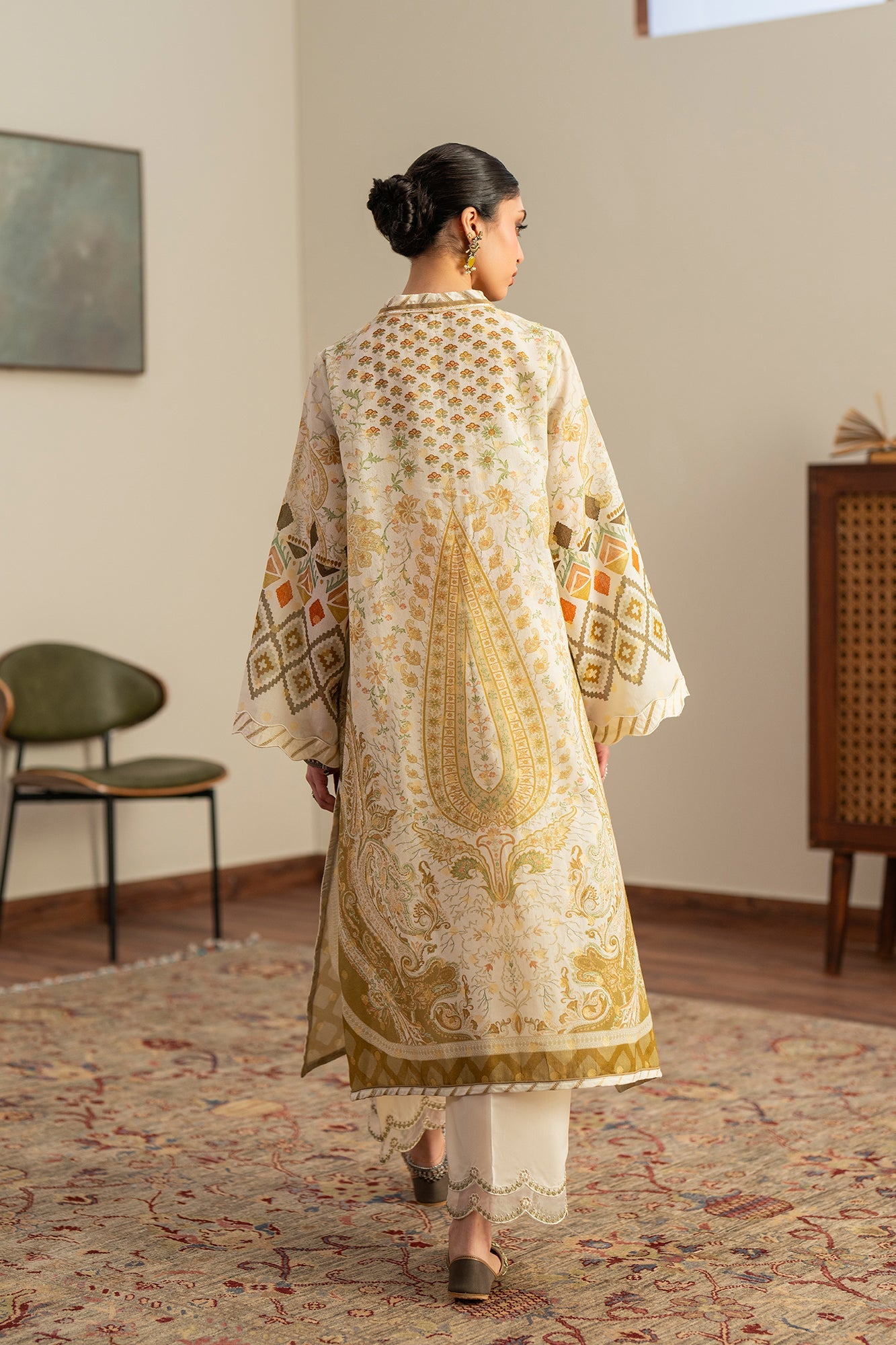 EMBROIDERED SUIT (E4191/103/003)
