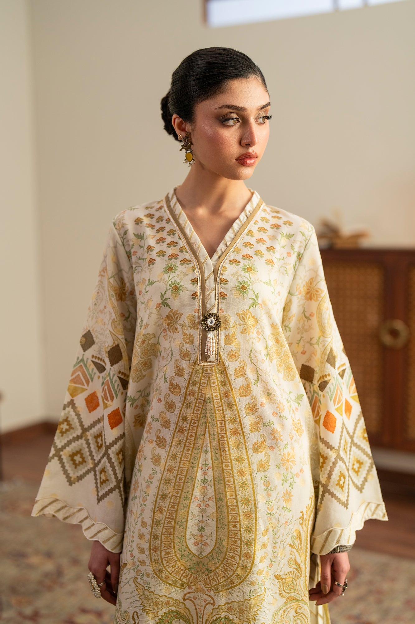 EMBROIDERED SUIT (E4191/103/003)