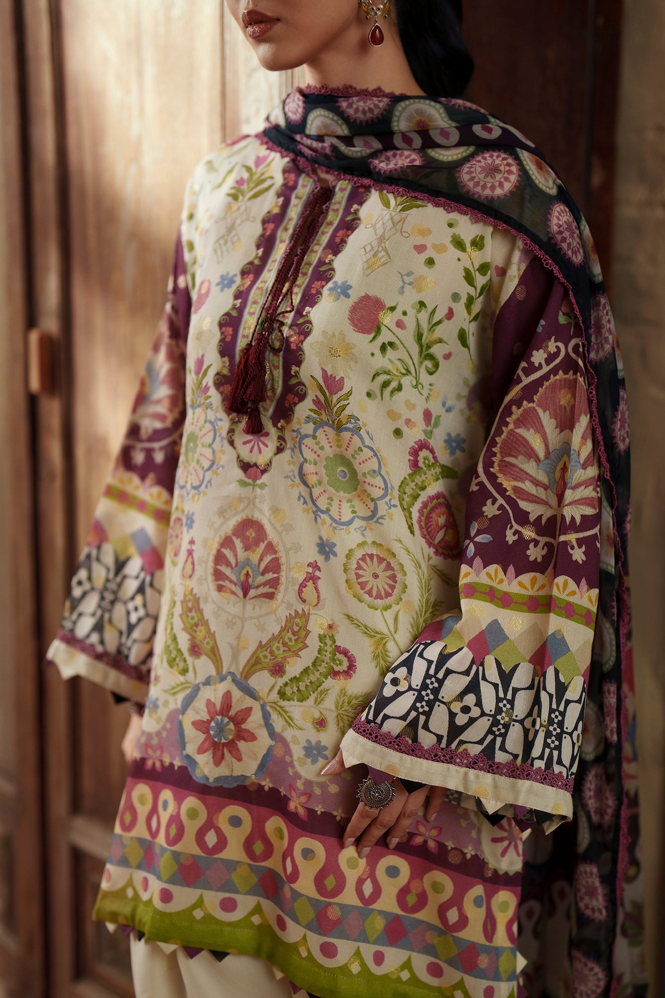 EMBROIDERED SUIT (E4193/103/005)