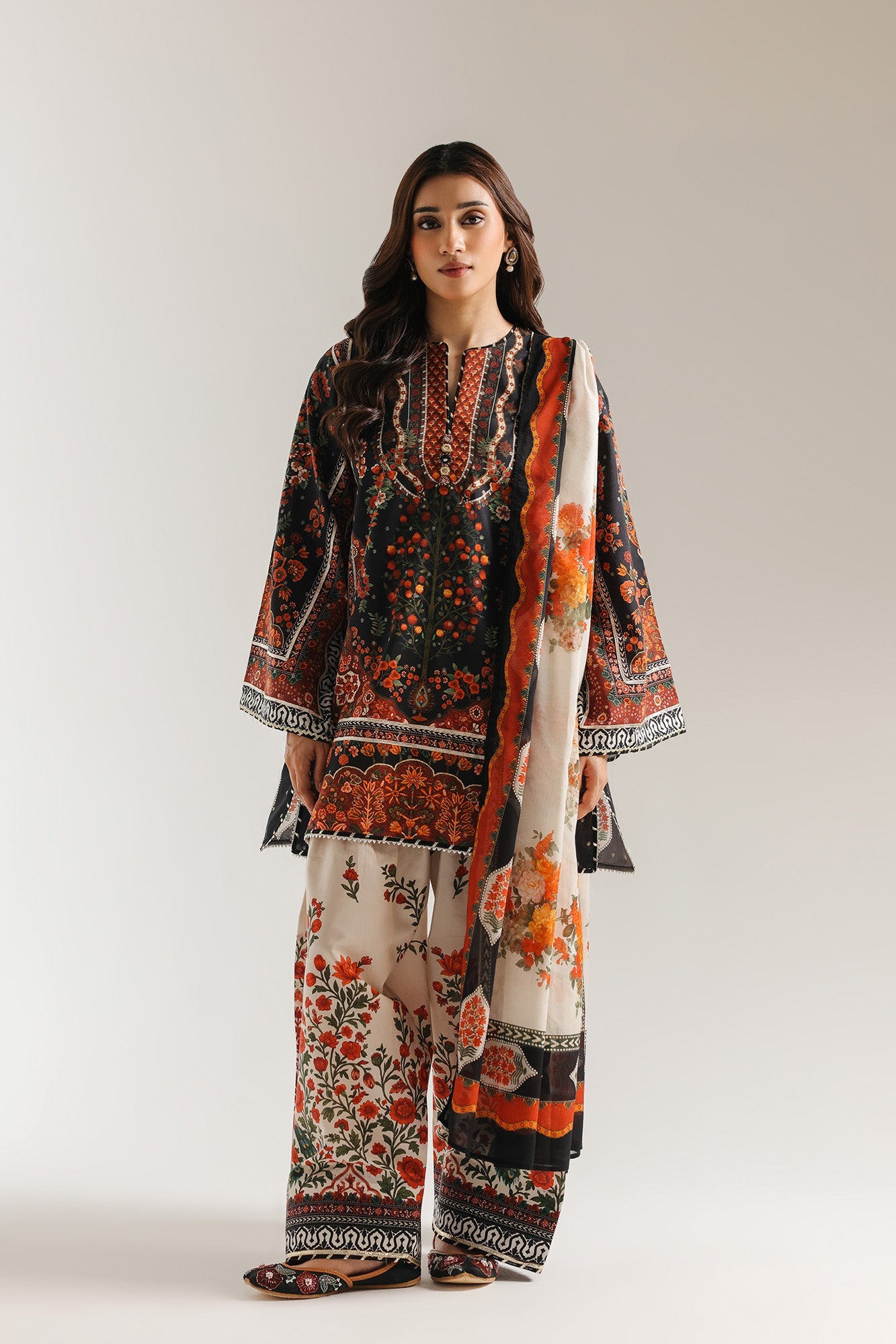 EMBROIDERED SUIT (E4201/103/901)