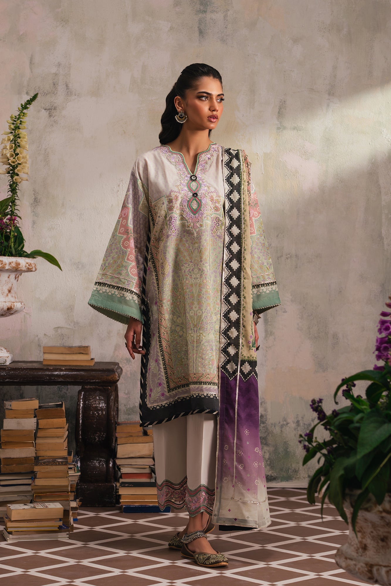 EMBROIDERED SUIT (E4205/103/514)