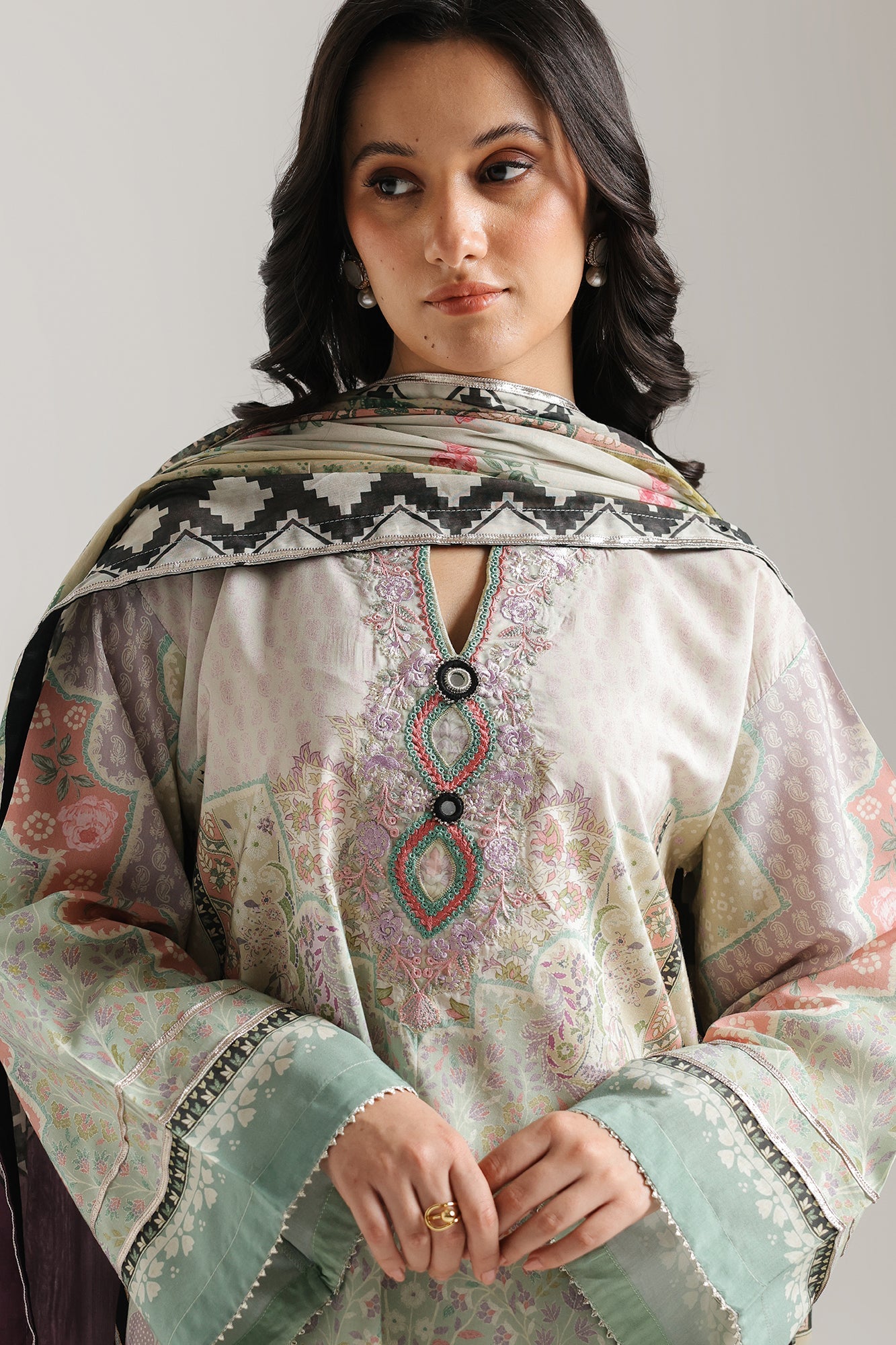 EMBROIDERED SUIT (E4205/103/514)