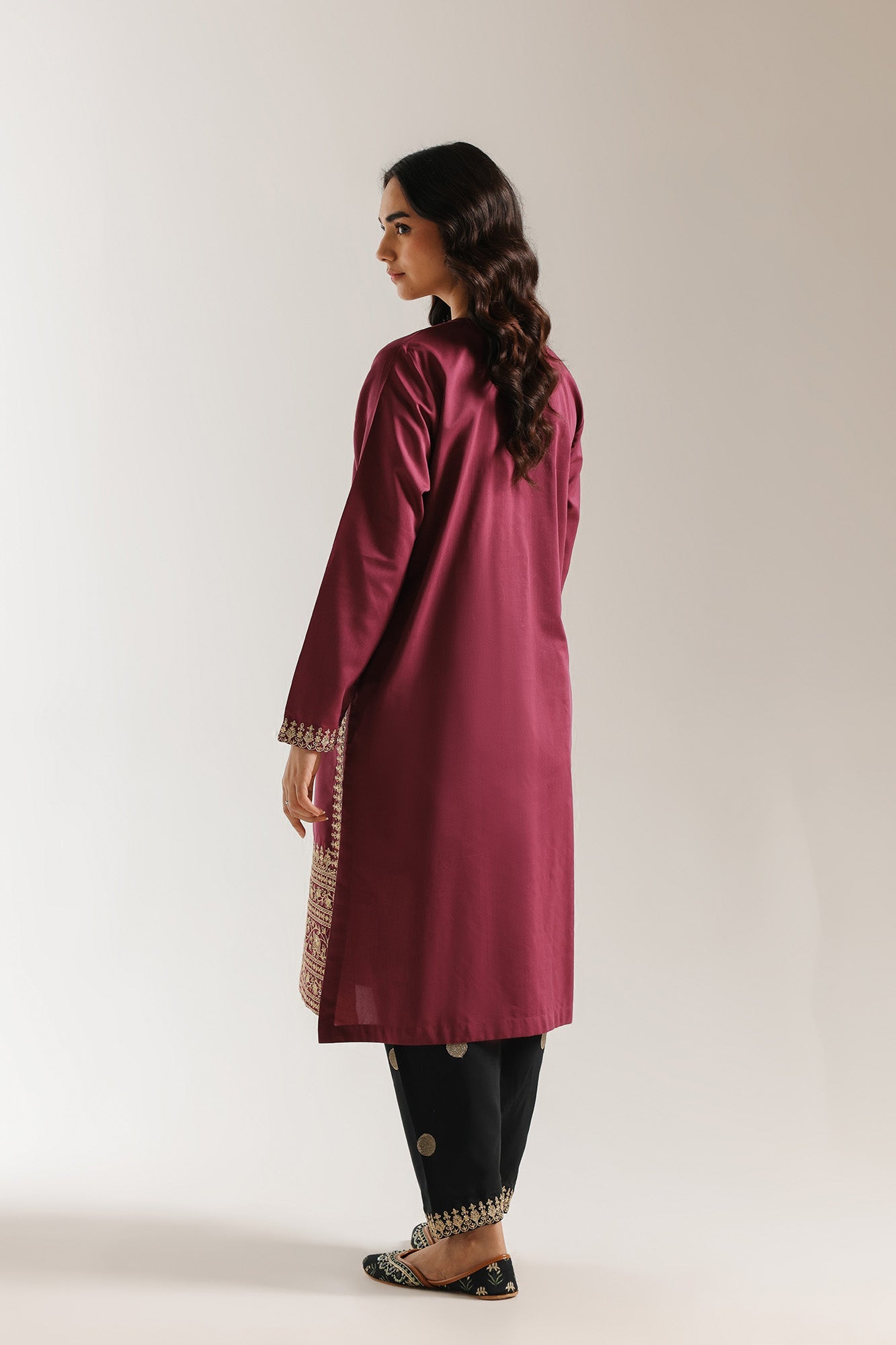 EMBROIDERED SUIT (E4224/103/402)