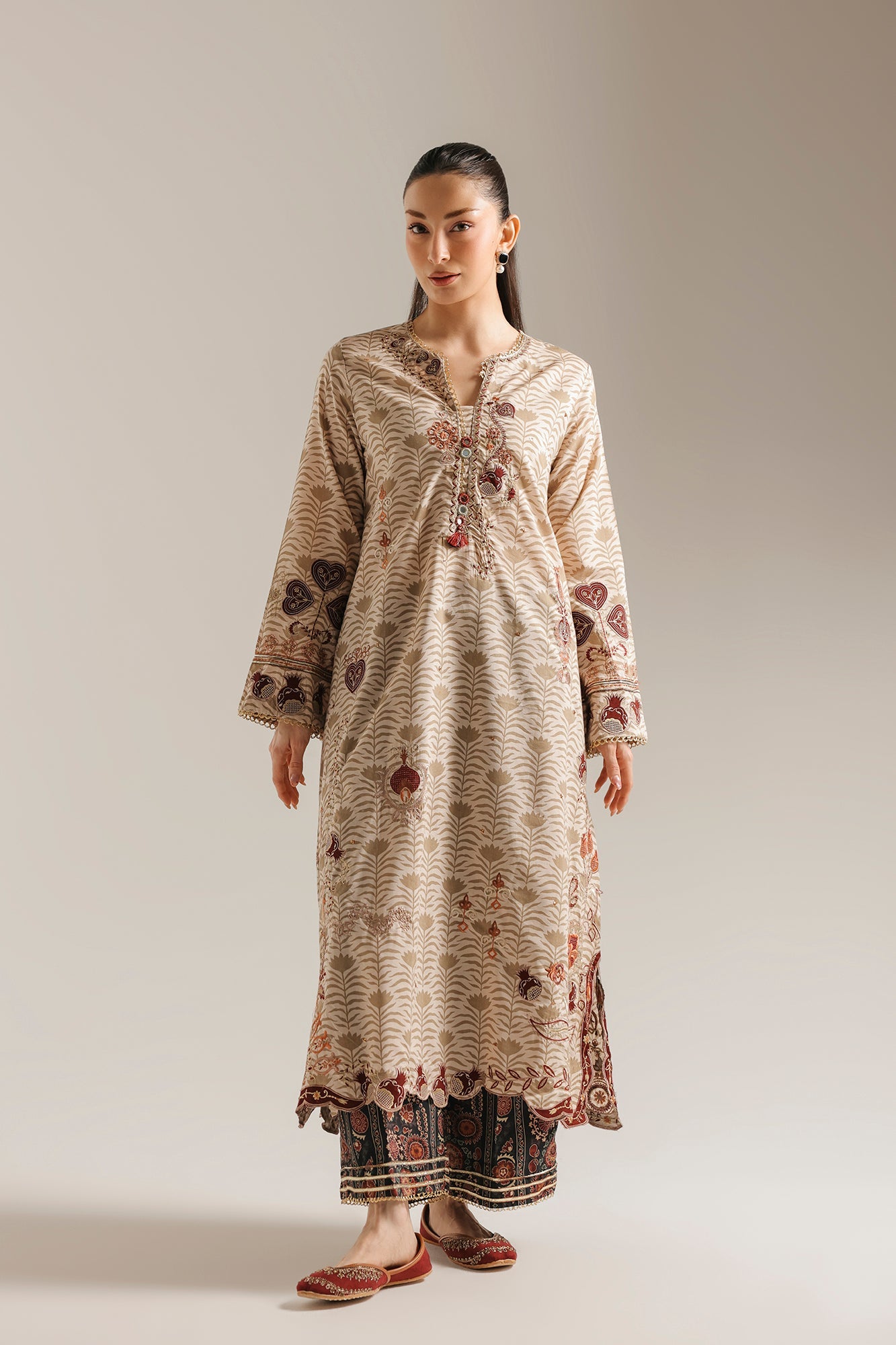 EMBROIDERED SUIT (E4226/103/006)