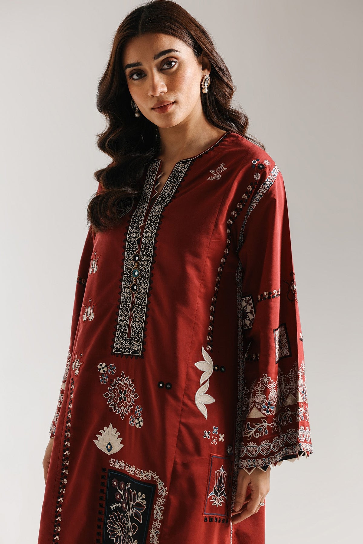 EMBROIDERED SUIT (E4233/103/303)