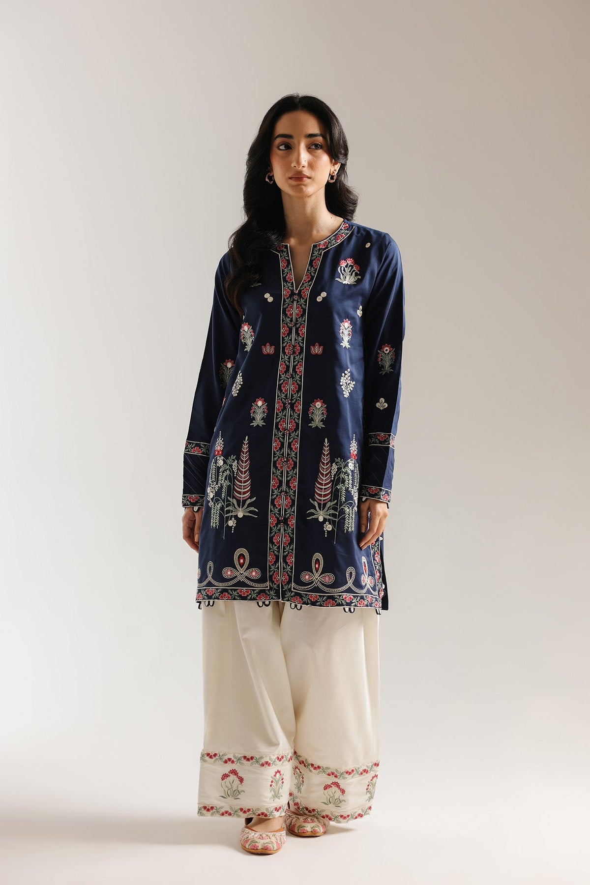 EMBROIDERED SUIT (E4235/103/622)