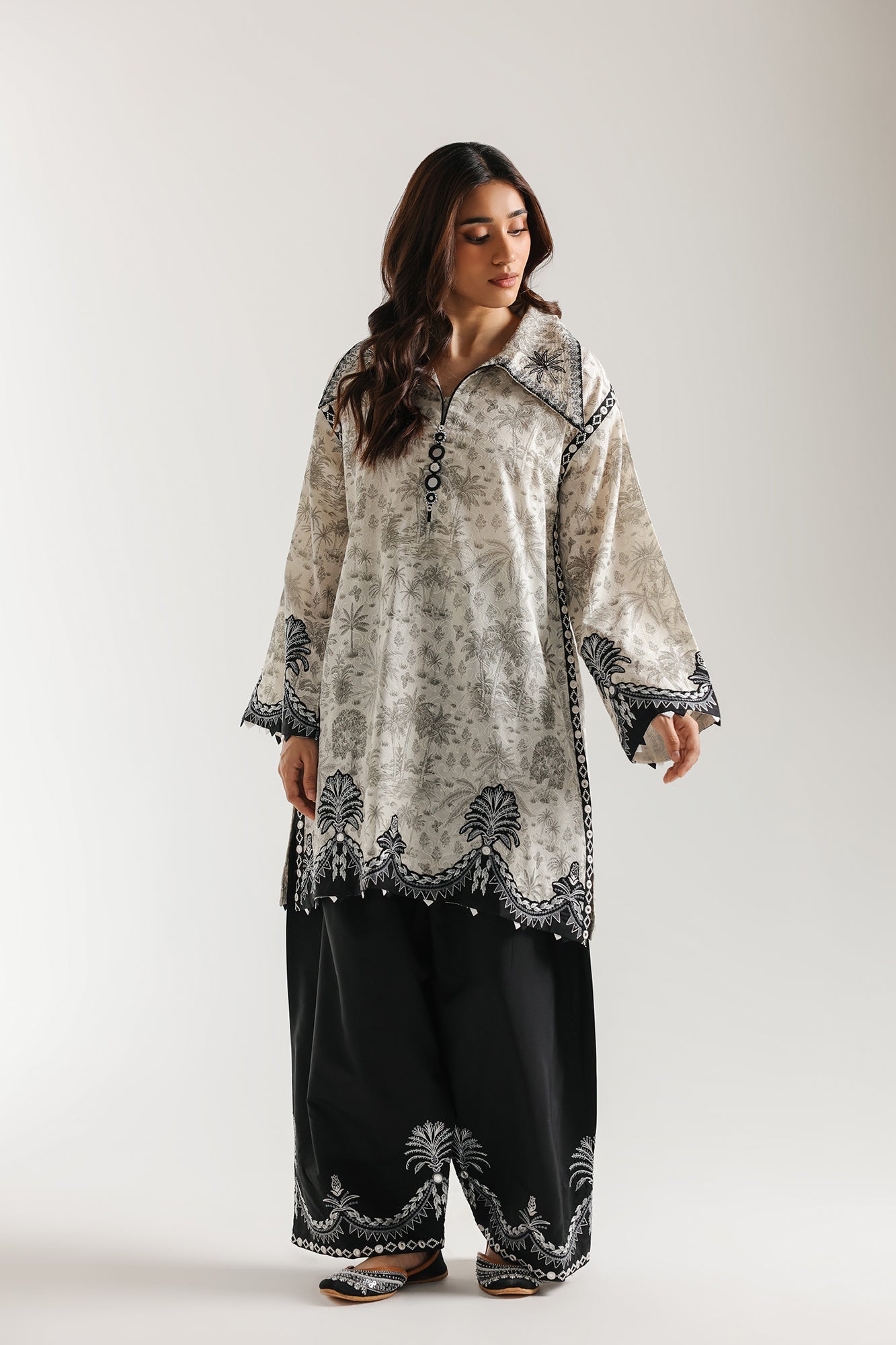 EMBROIDERED SUIT (E4258/103/006)