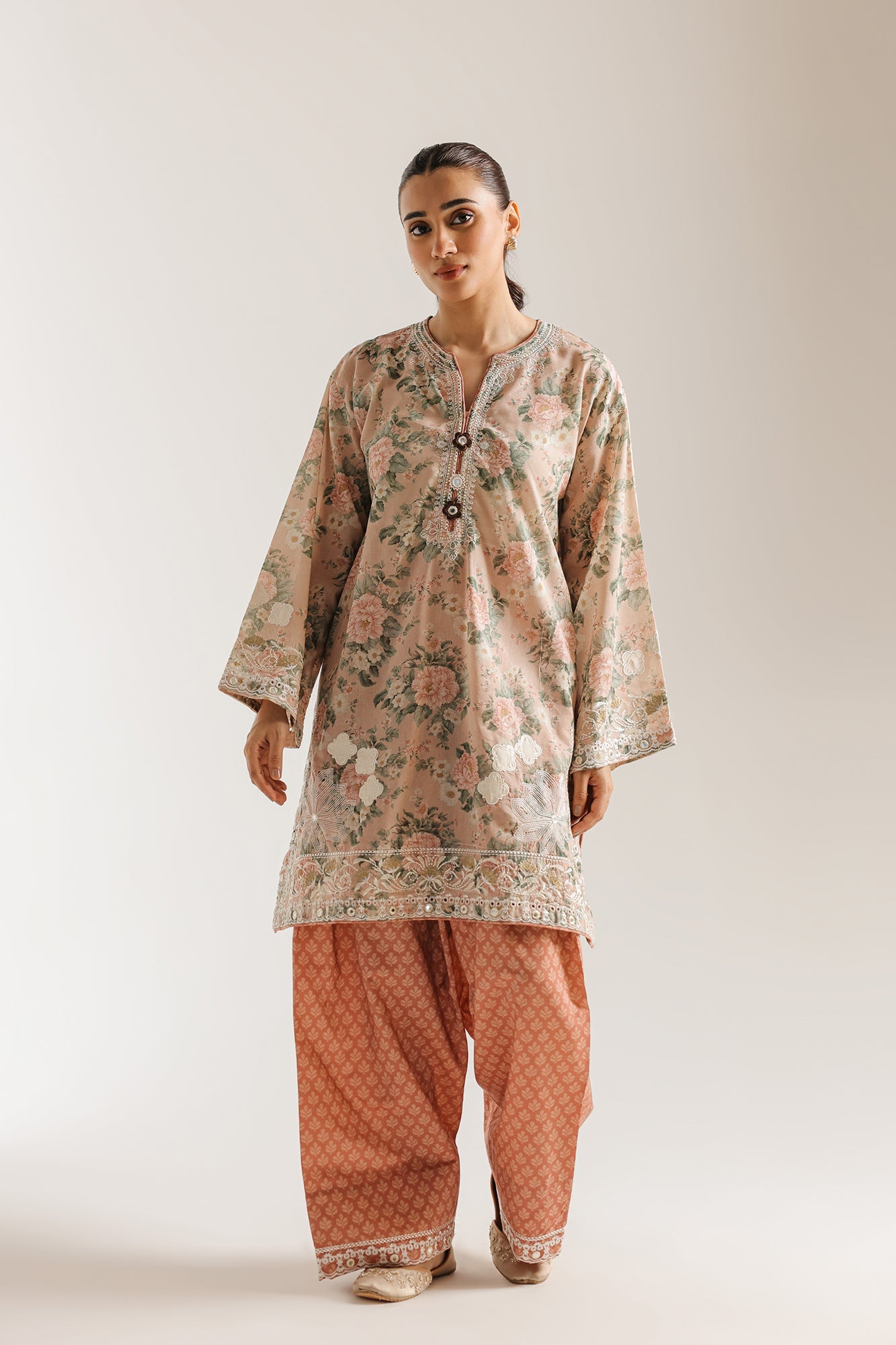 EMBROIDERED SUIT (E4260/103/316)