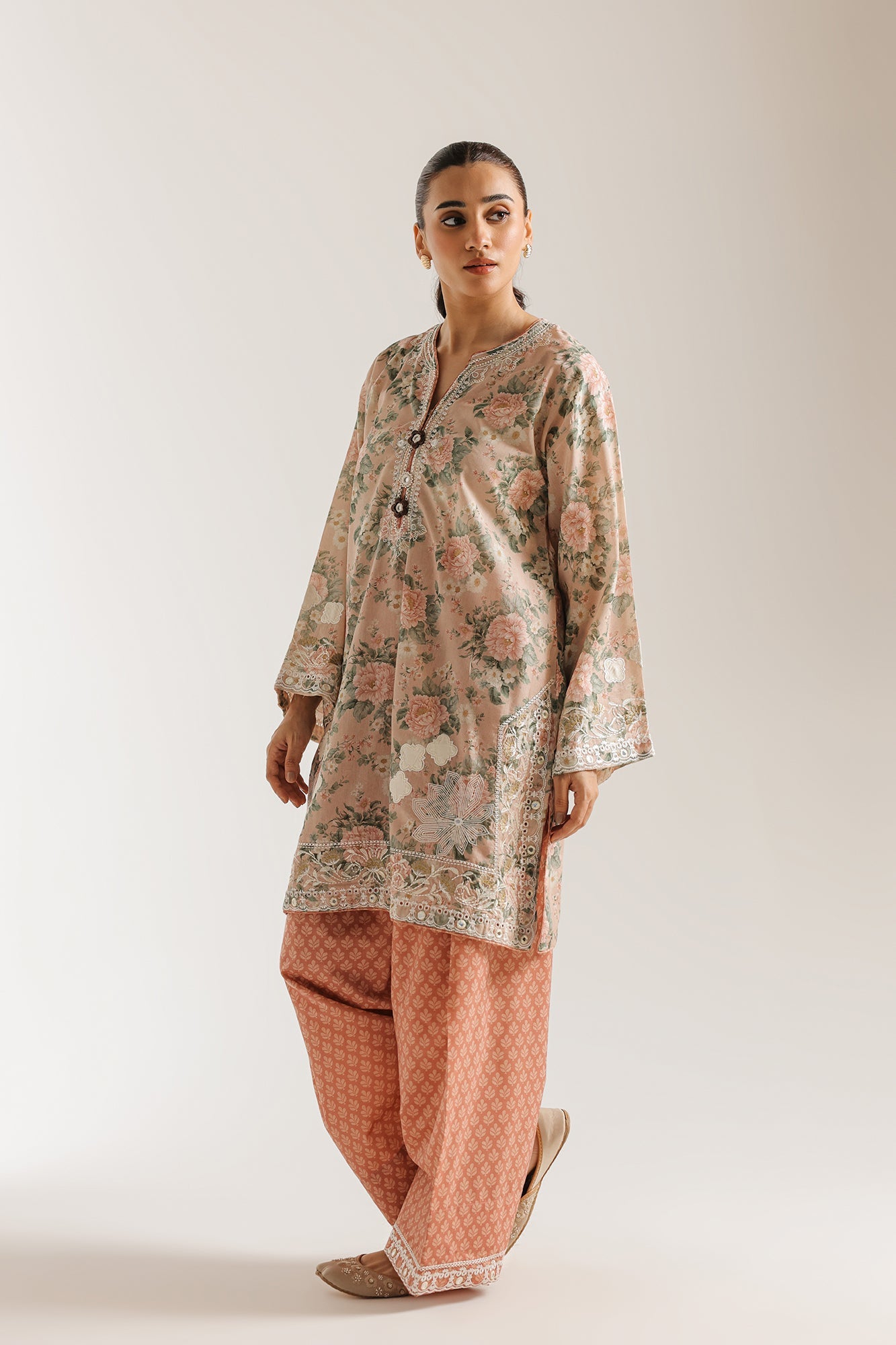 EMBROIDERED SUIT (E4260/103/316)