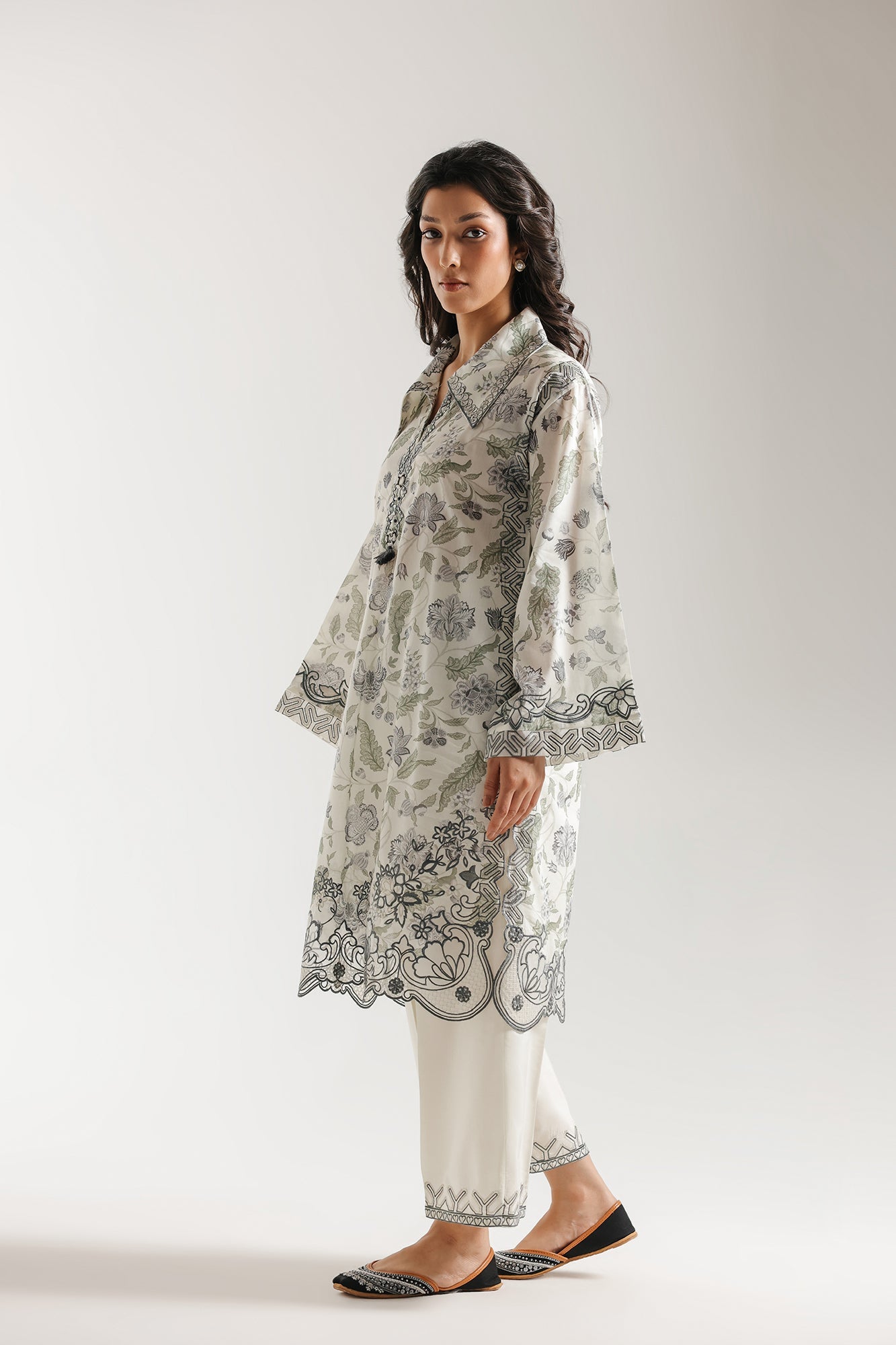 EMBROIDERED SUIT (E4267/103/003)
