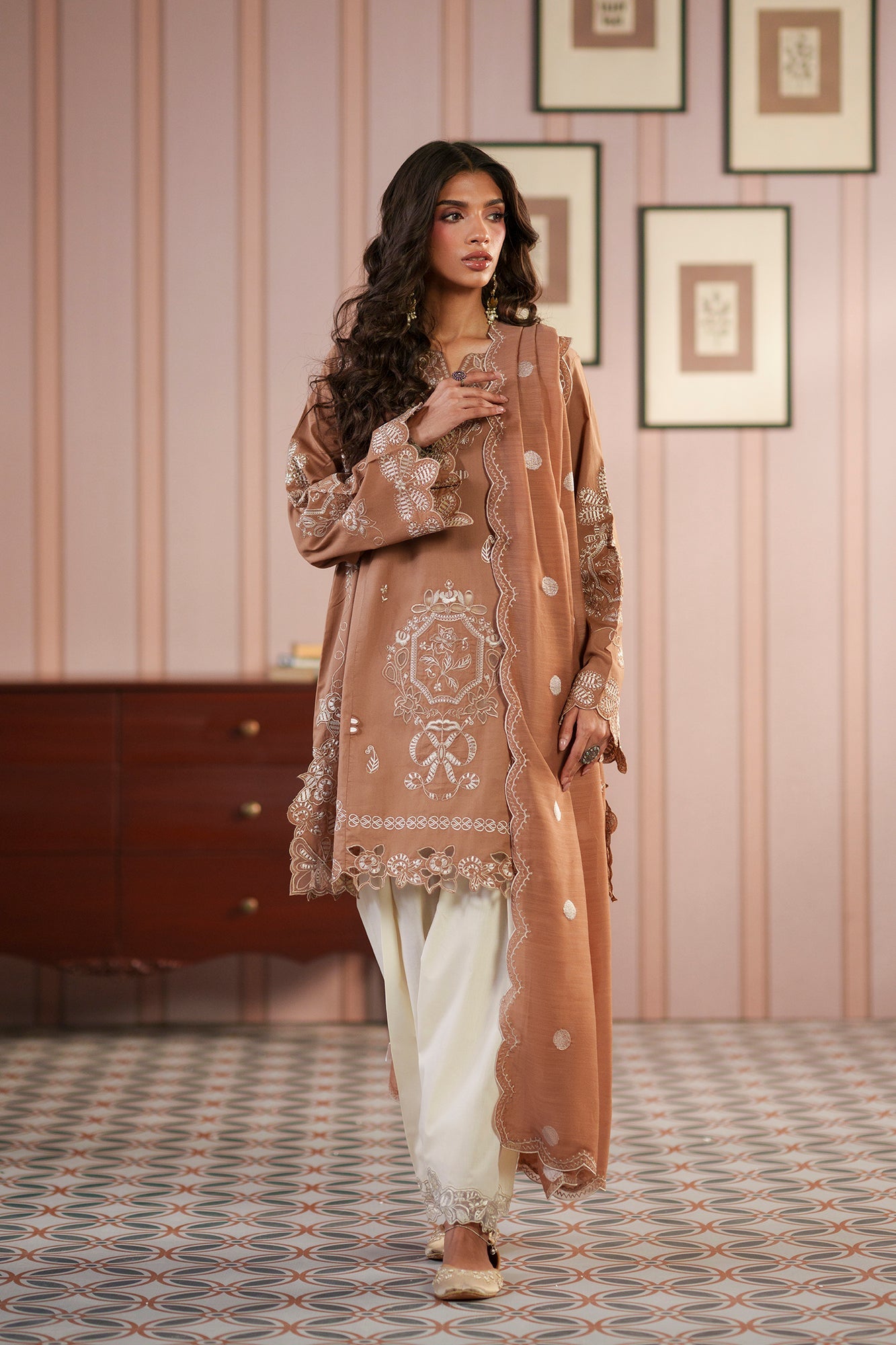 EMBROIDERED SUIT (E4282/103/816)