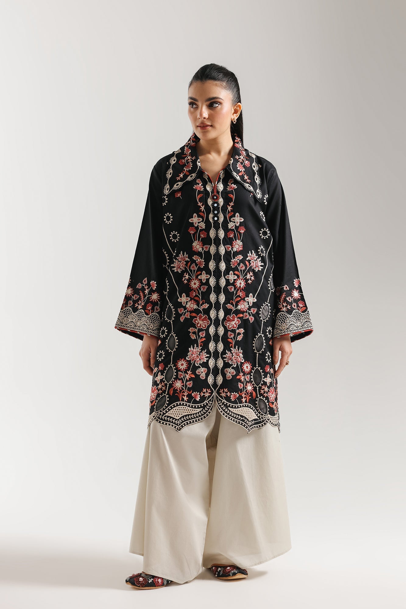 EMBROIDERED SUIT (E4284/103/901)