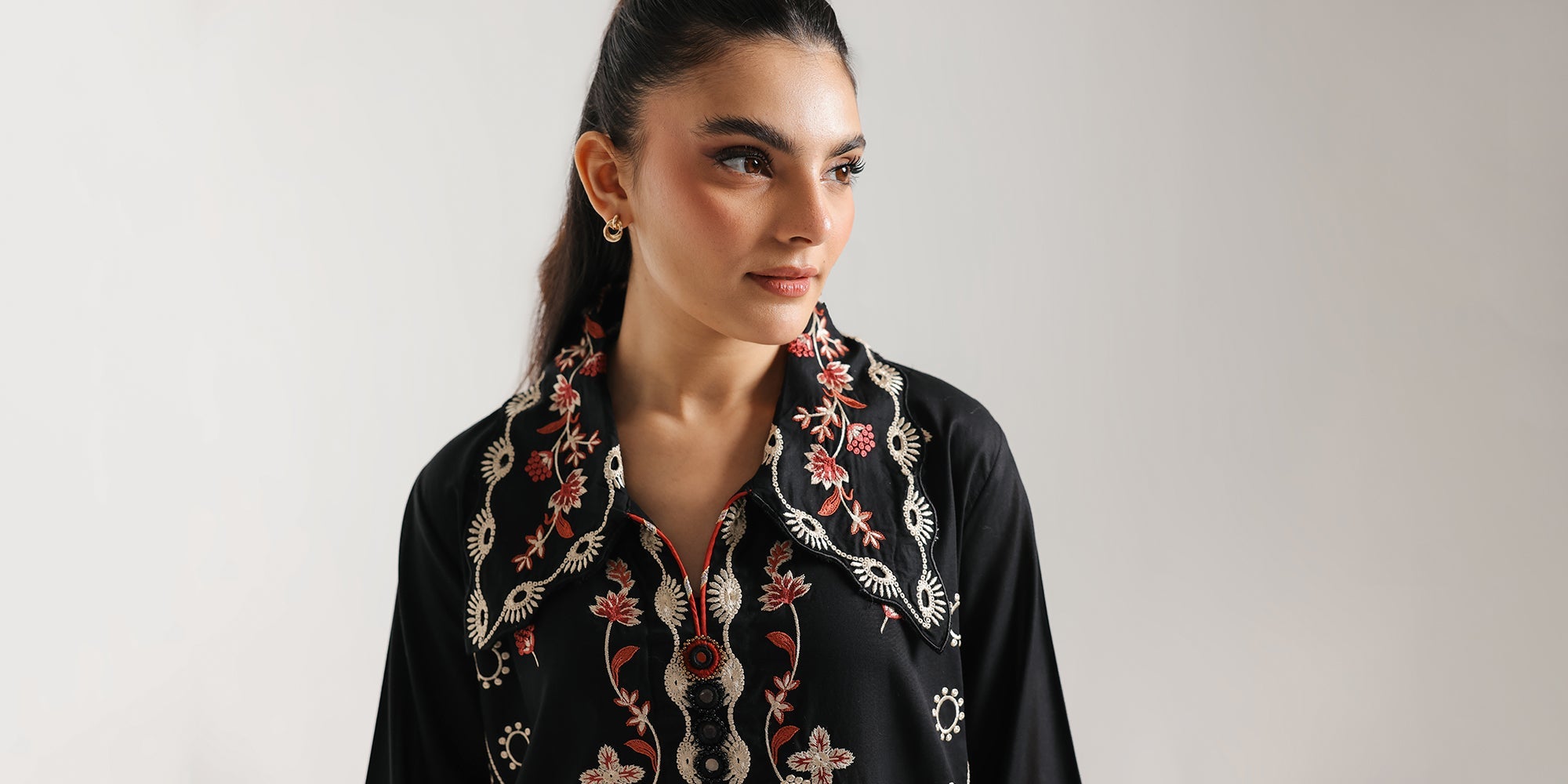EMBROIDERED SUIT (E4284/103/901)