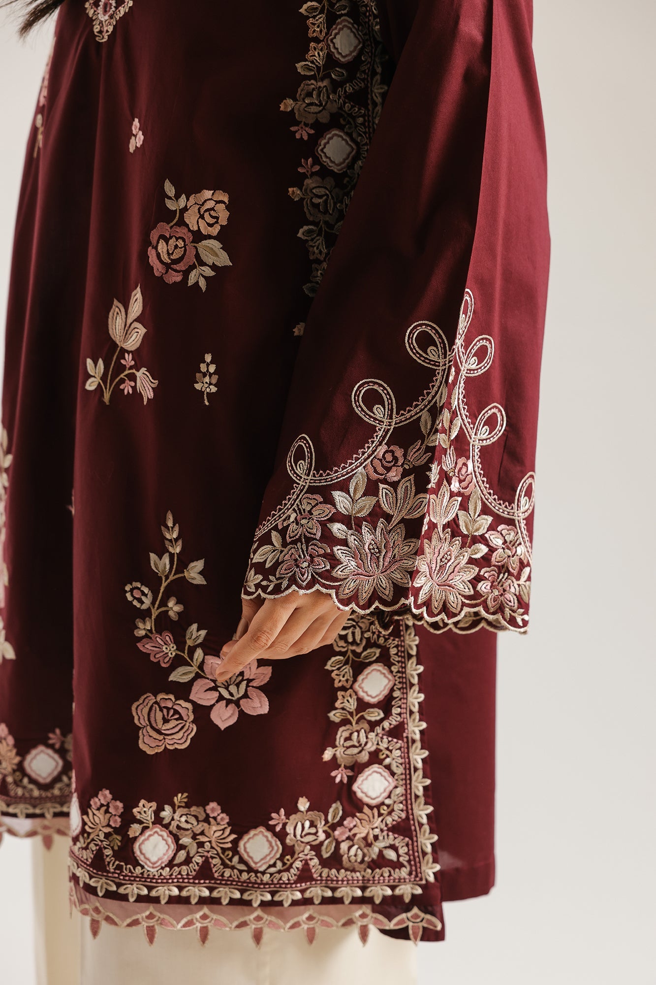 EMBROIDERED SUIT (E4287/103/402)