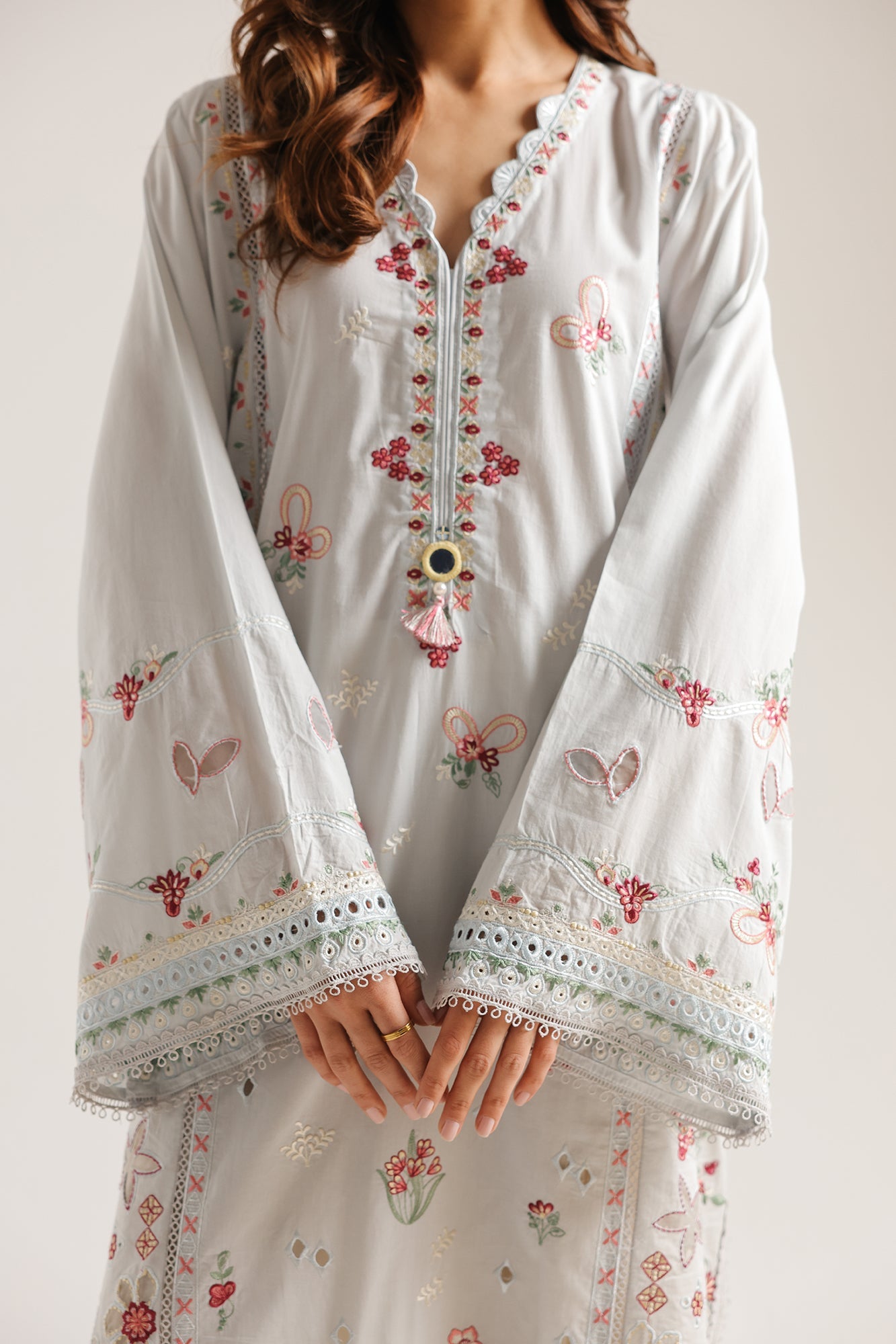 EMBROIDERED SUIT (E4288/103/722)