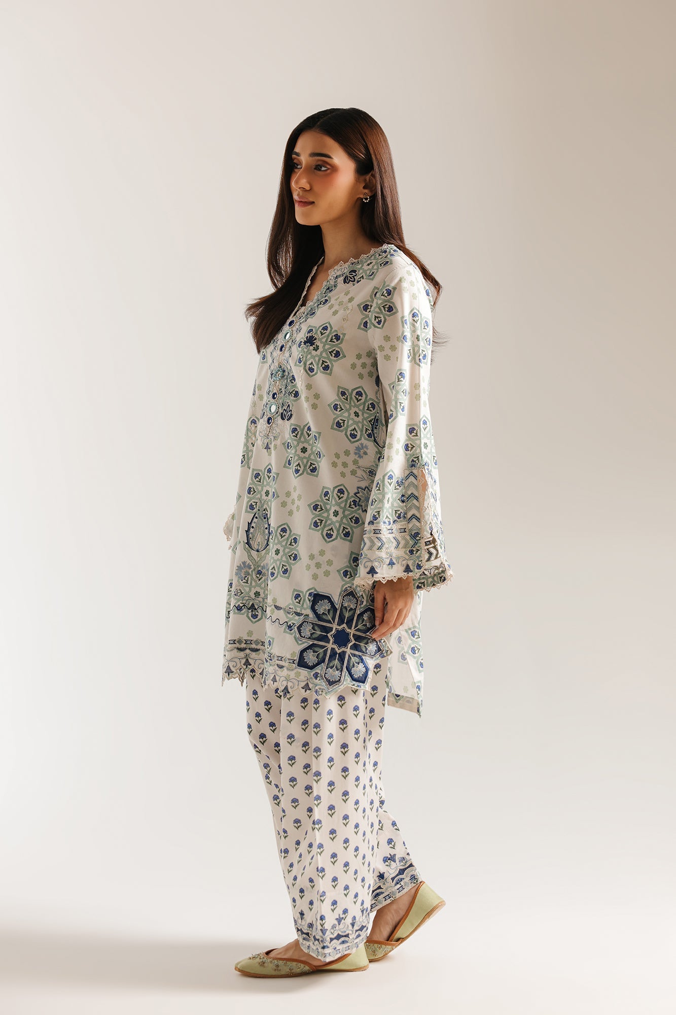 EMBROIDERED SUIT (E4290/103/004)